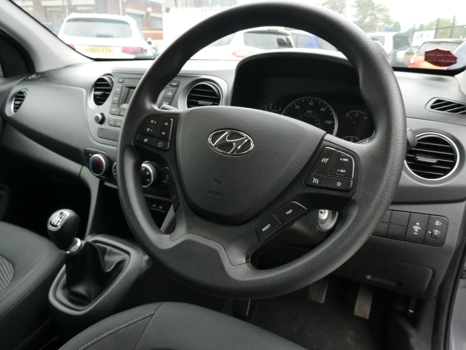 Used Hyundai i10 2017 for sale - 76288685: Photo 3