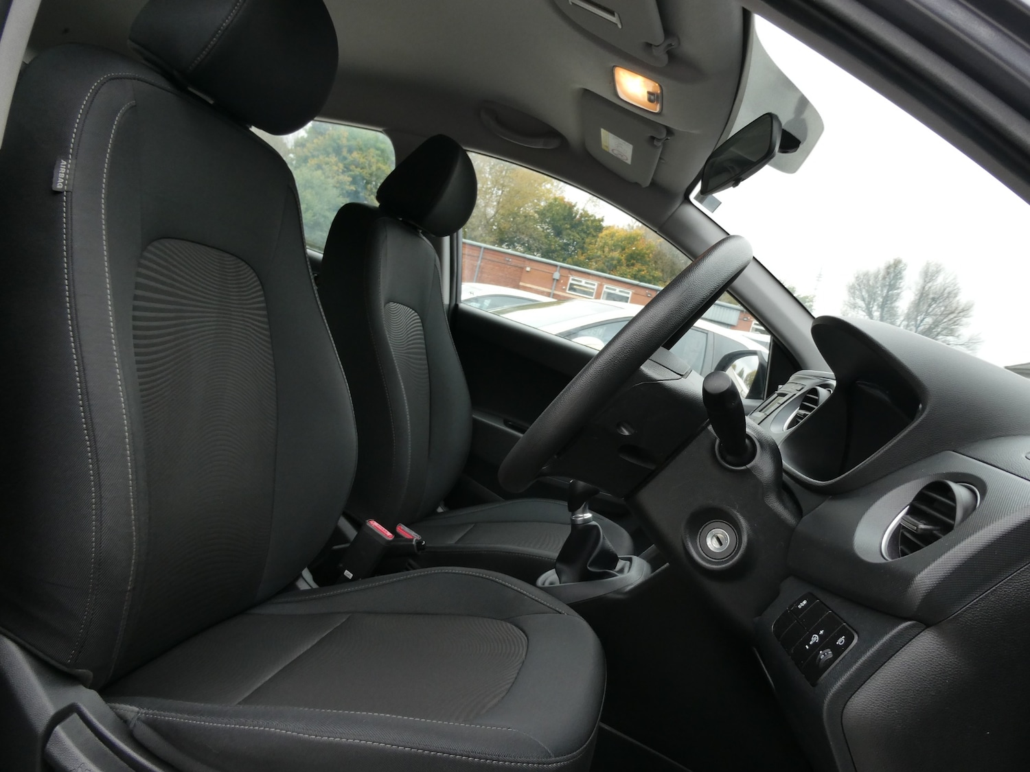 Used Hyundai i10 2017 for sale - 76288685: Photo 5