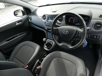 Used Hyundai i10 2017 for sale - 78748811: Photo
