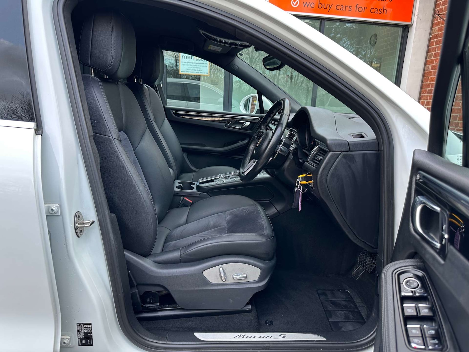 Used Porsche Macan 2015 for sale - 77393378: Photo 2