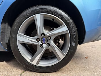 Used Volvo V40 2015 for sale - 79664001: Photo