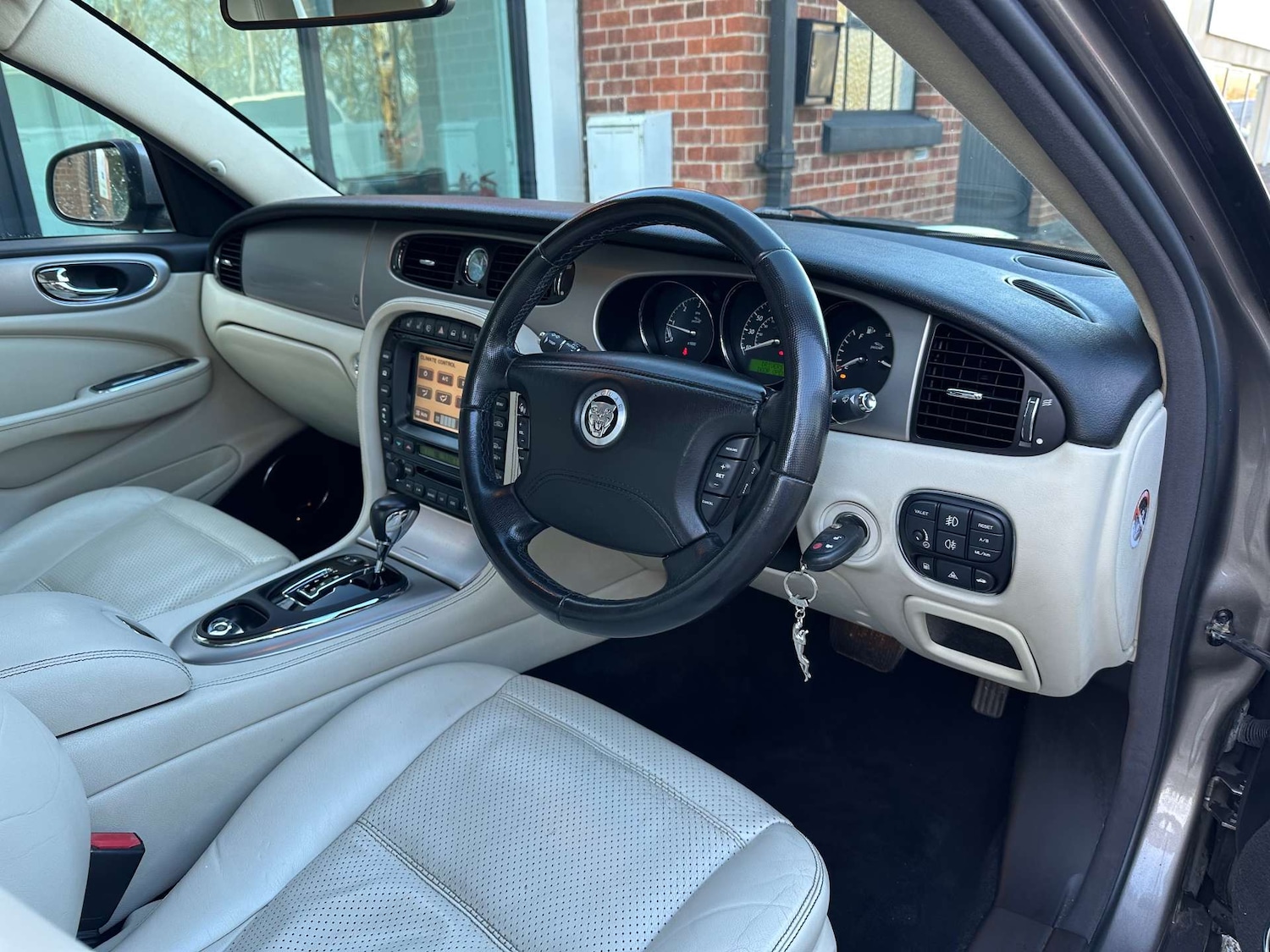 Used Jaguar XJ 2008 for sale - 77312232: Photo 21