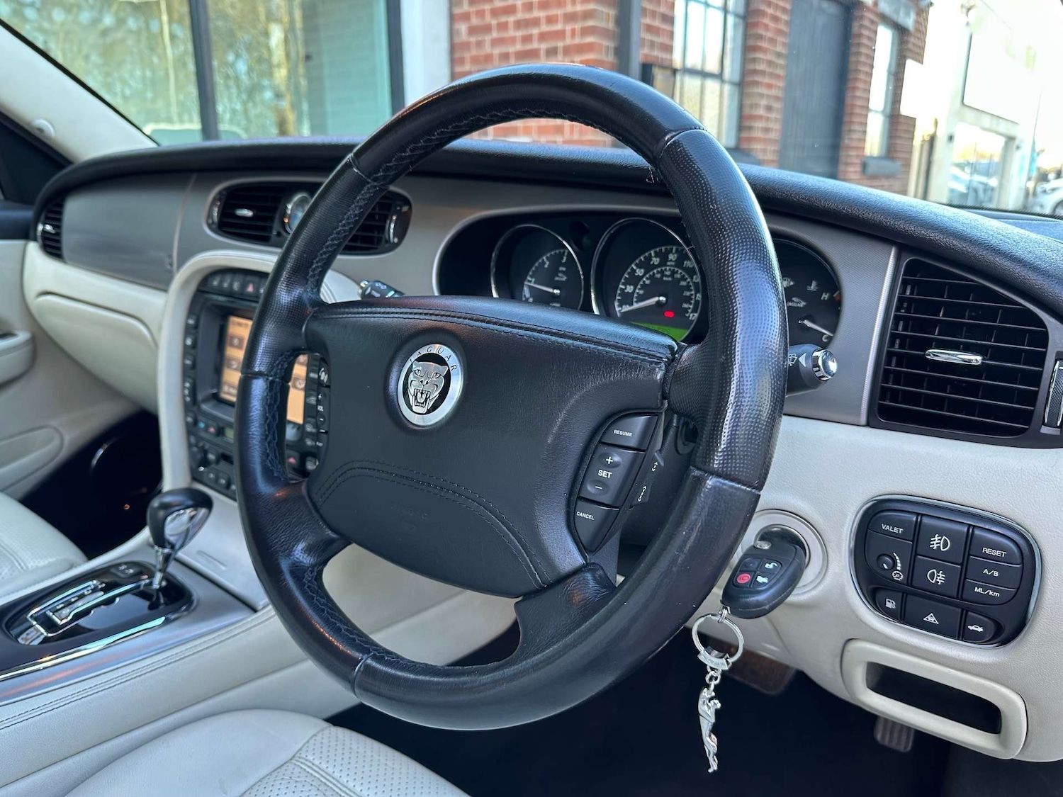 Used Jaguar XJ 2008 for sale - 77312232: Photo 22