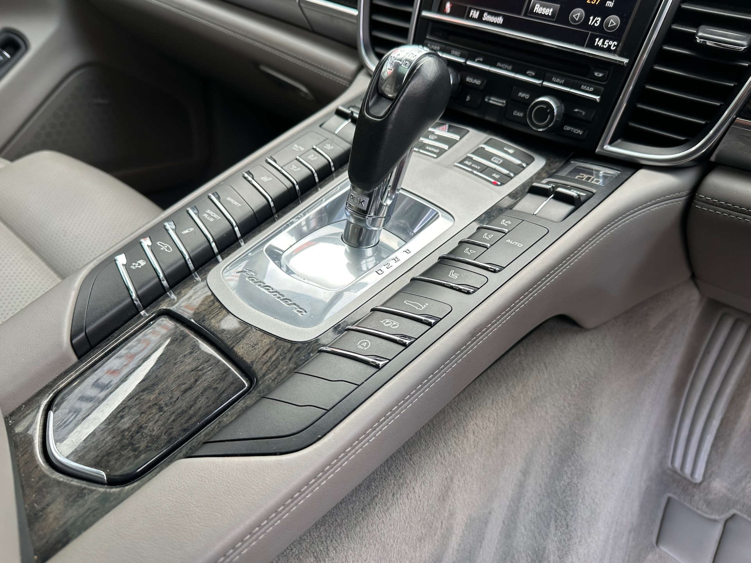 Used Porsche Panamera 2010 for sale - 76554449: Photo 42