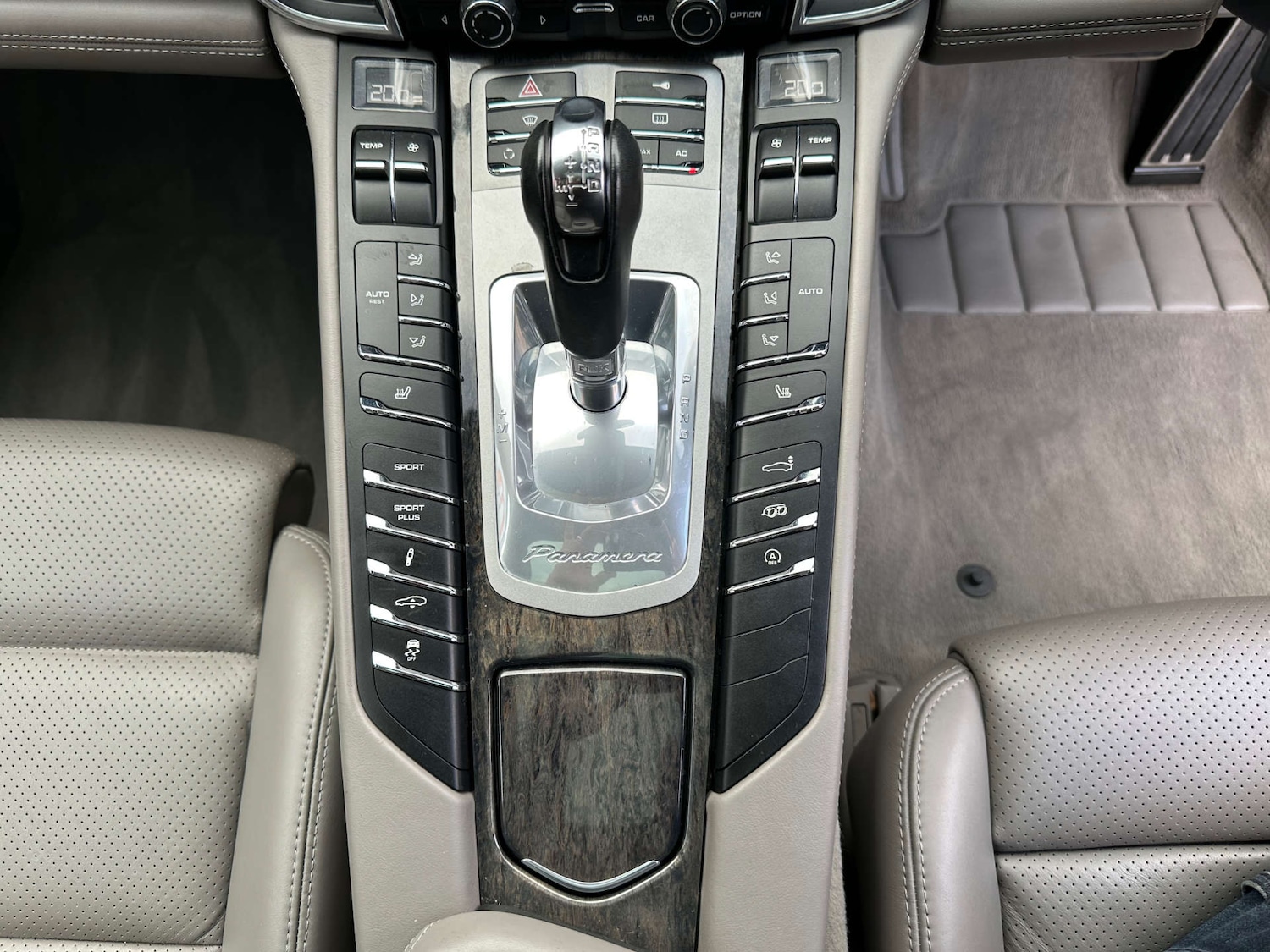 Used Porsche Panamera 2010 for sale - 76554449: Photo 43