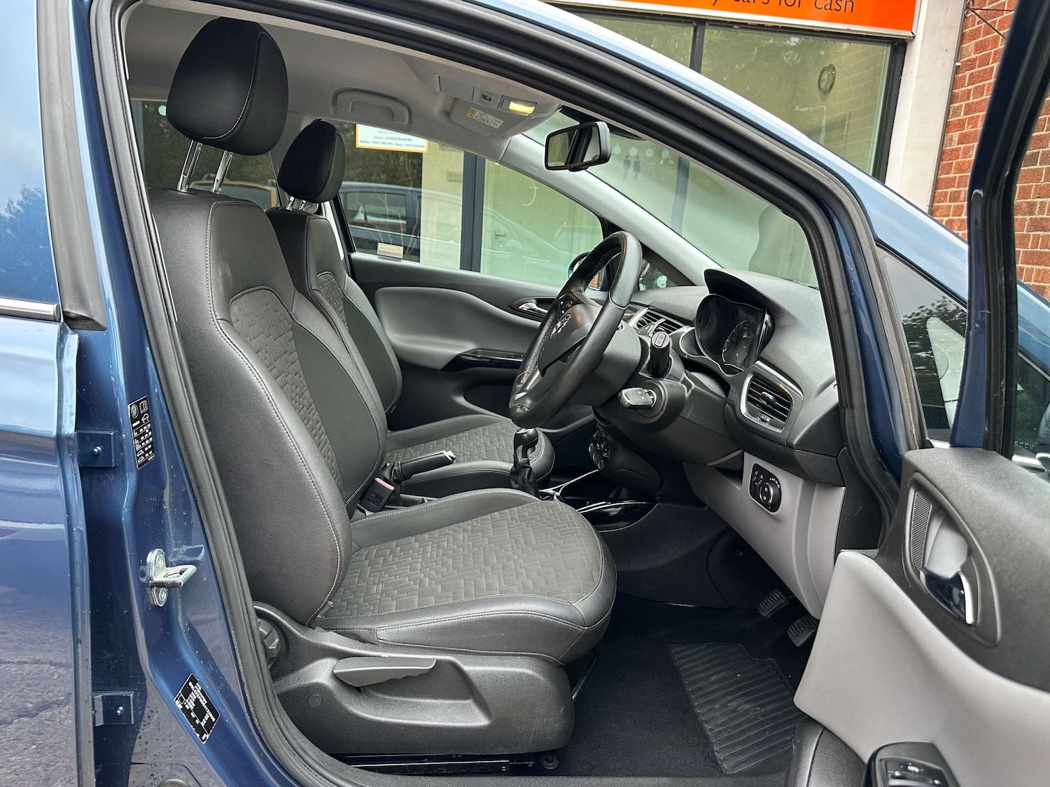 Used Vauxhall Corsa 2016 for sale - 76290993: Photo 2