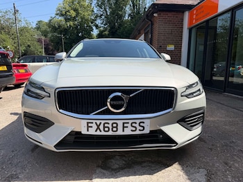 Used Volvo V60 2018 for sale - 79142657: Photo