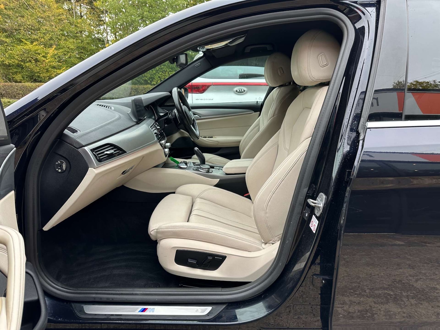 Used BMW 5 Series 2017 for sale - 76266378: Photo 2