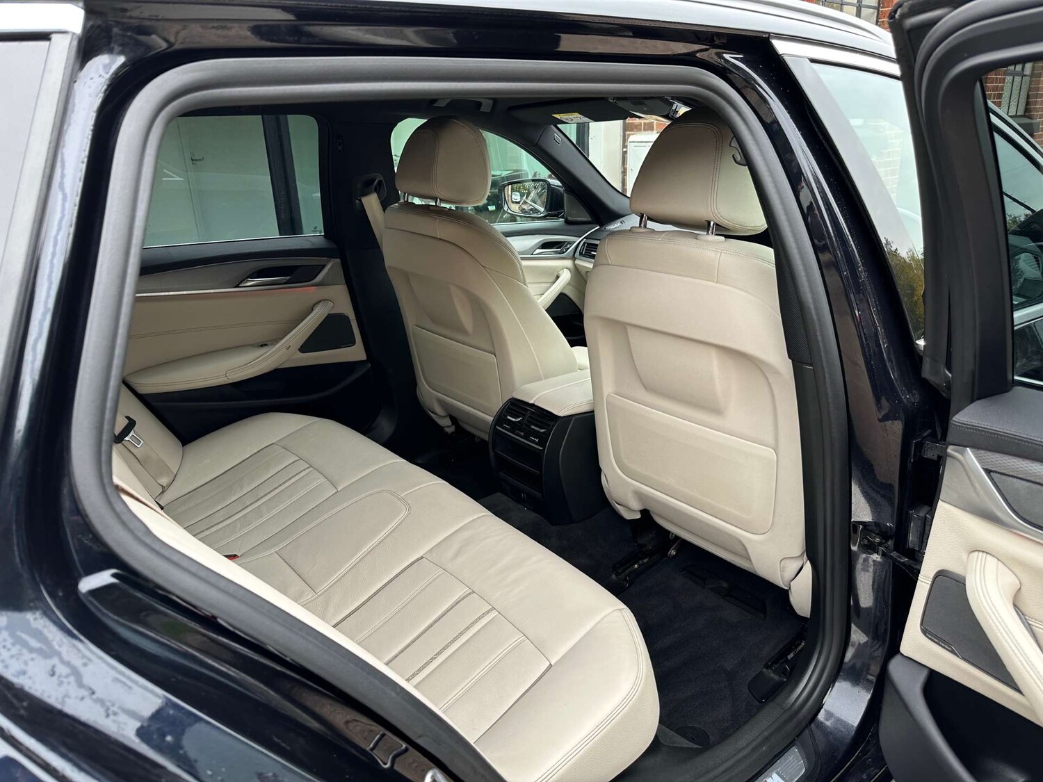 Used BMW 5 Series 2017 for sale - 76266378: Photo 32