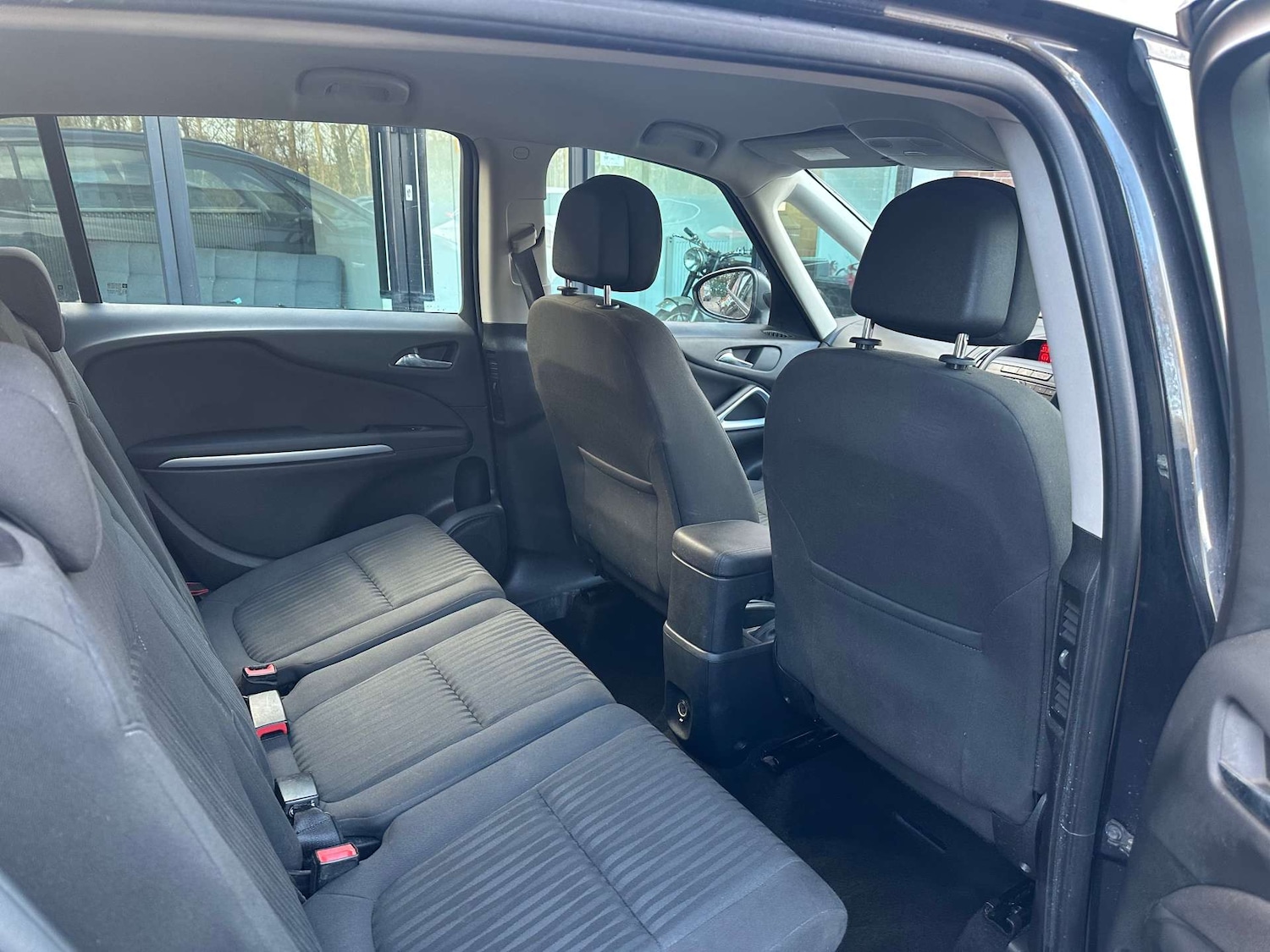 Used Vauxhall Zafira Tourer 2015 for sale - 77687380: Photo 18