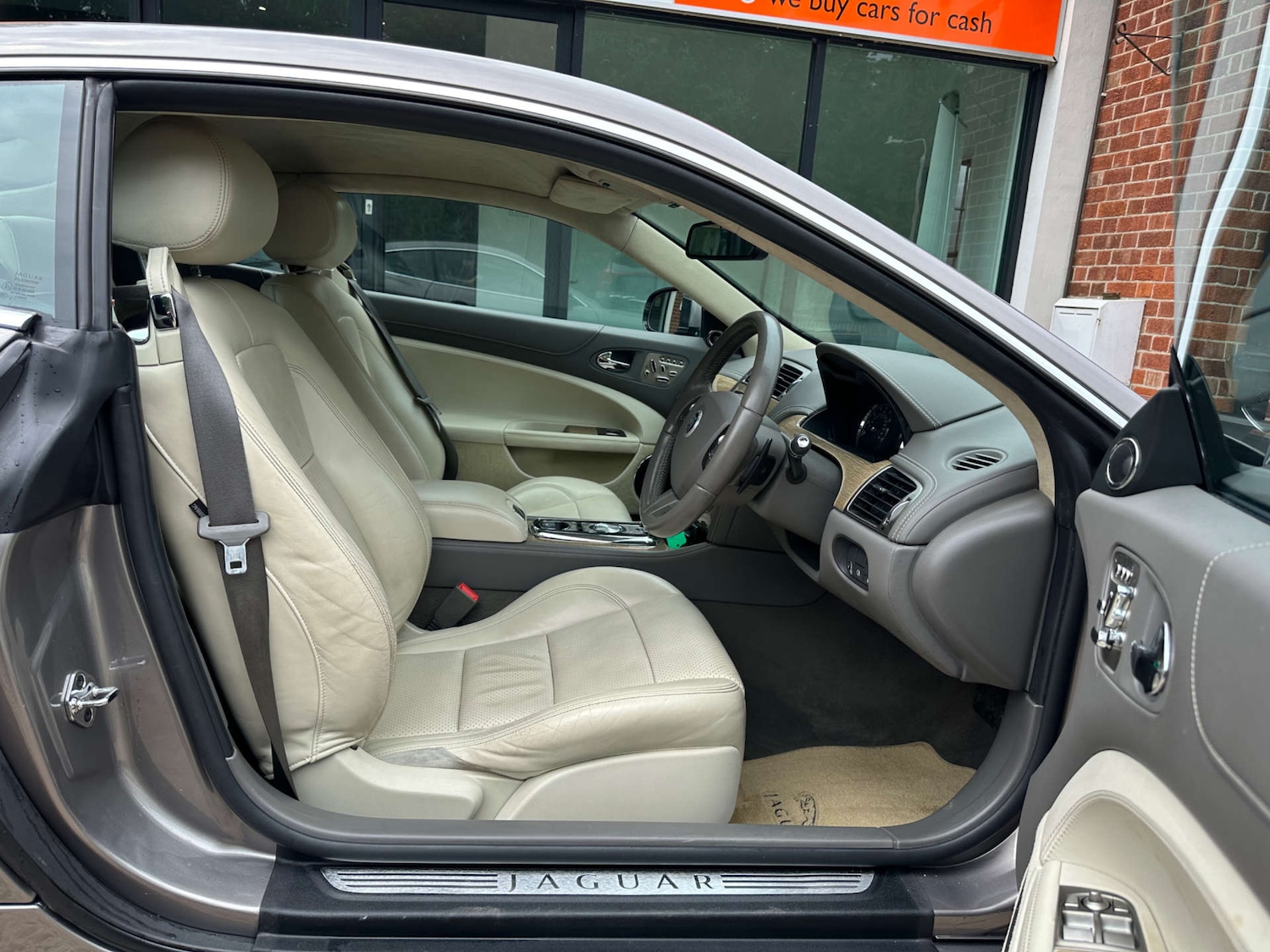 Used Jaguar XK 2010 for sale - 76278368: Photo 25
