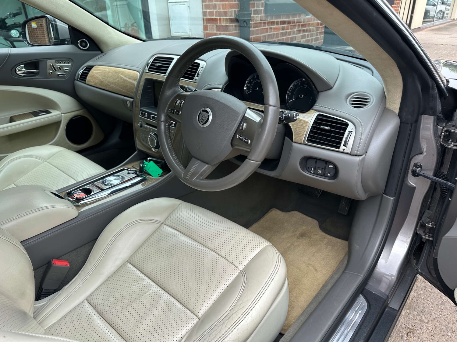 Used Jaguar XK 2010 for sale - 76278368: Photo 26