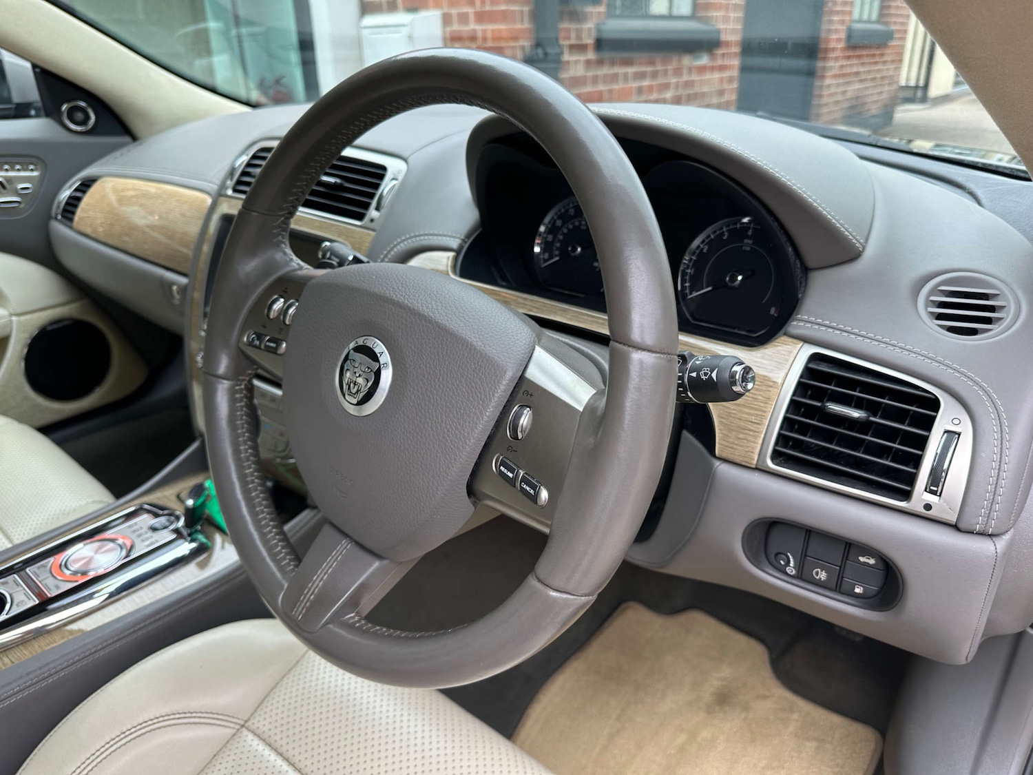 Used Jaguar XK 2010 for sale - 76278368: Photo 27