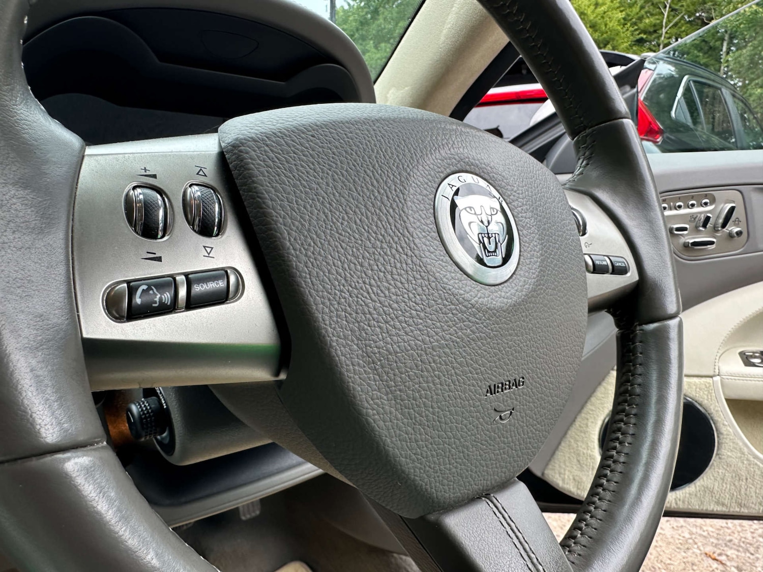 Used Jaguar XK 2010 for sale - 76278368: Photo 31