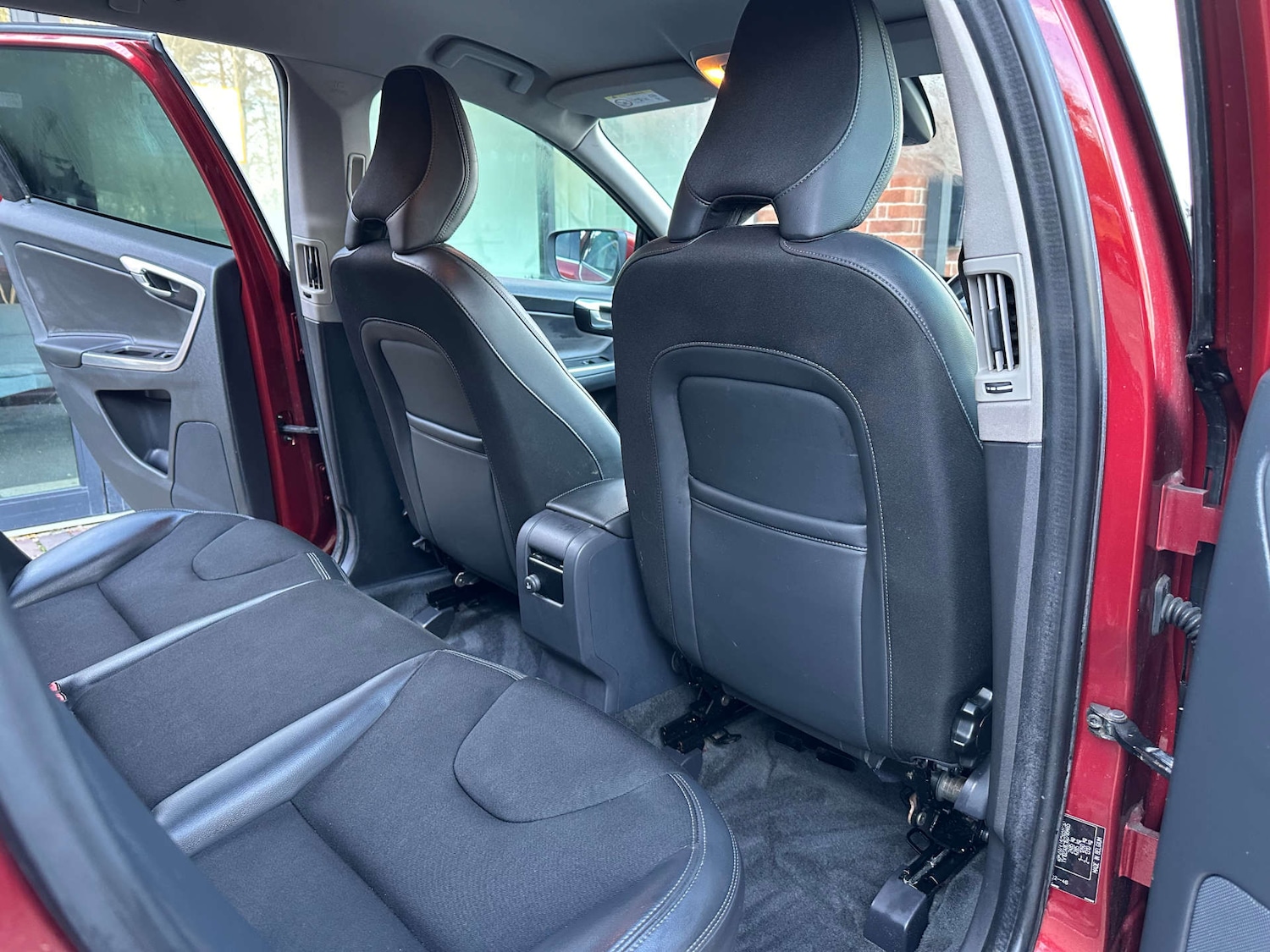 Used Volvo XC60 2015 for sale - 76637977: Photo 24