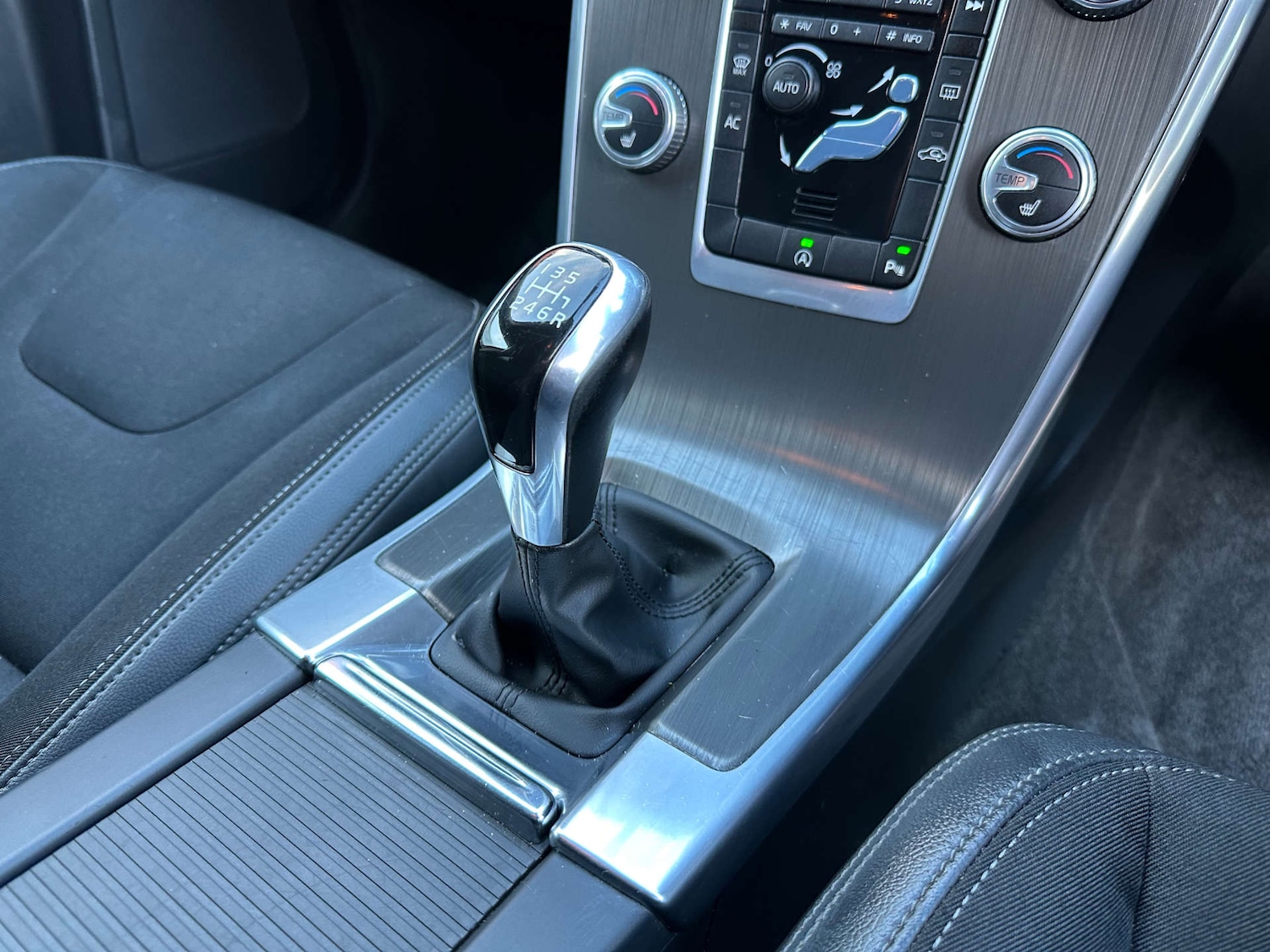 Used Volvo XC60 2015 for sale - 76637977: Photo 27