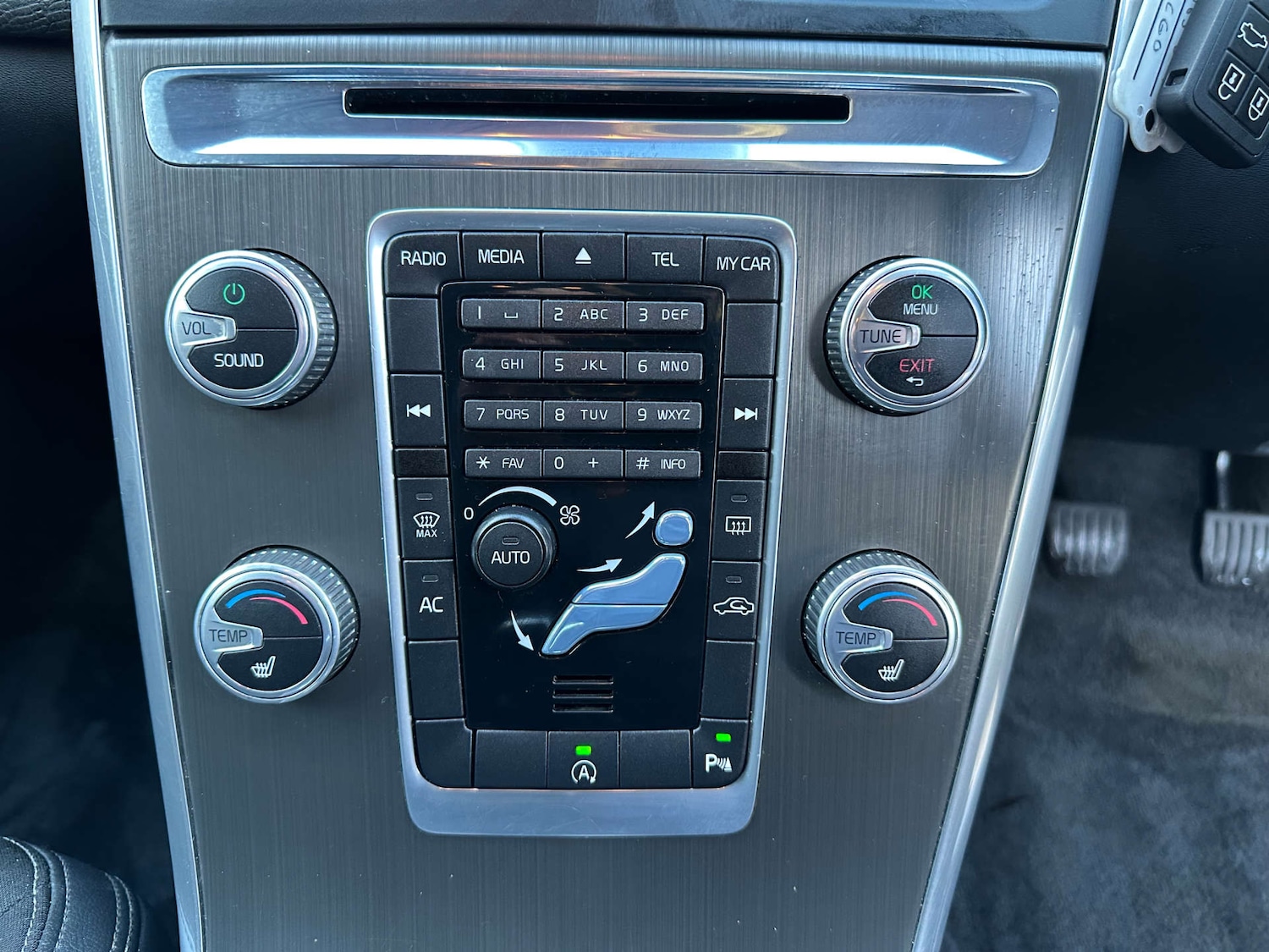 Used Volvo XC60 2015 for sale - 76637977: Photo 28