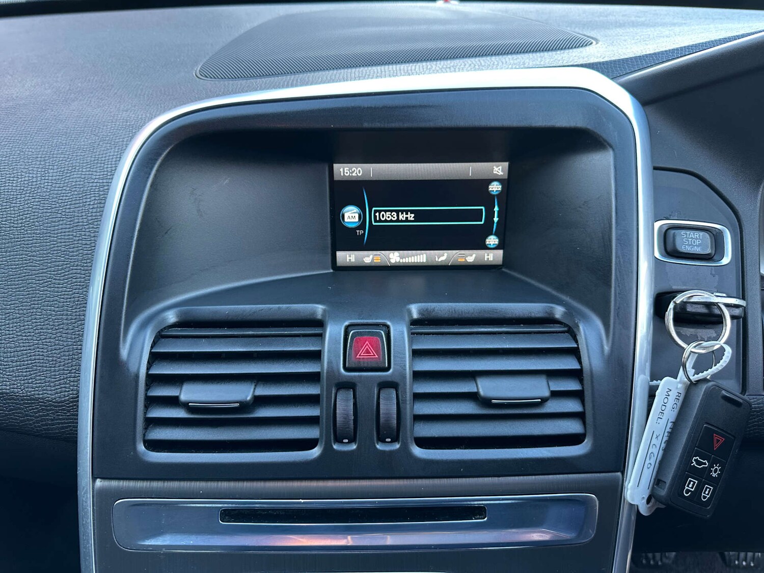 Used Volvo XC60 2015 for sale - 76637977: Photo 29