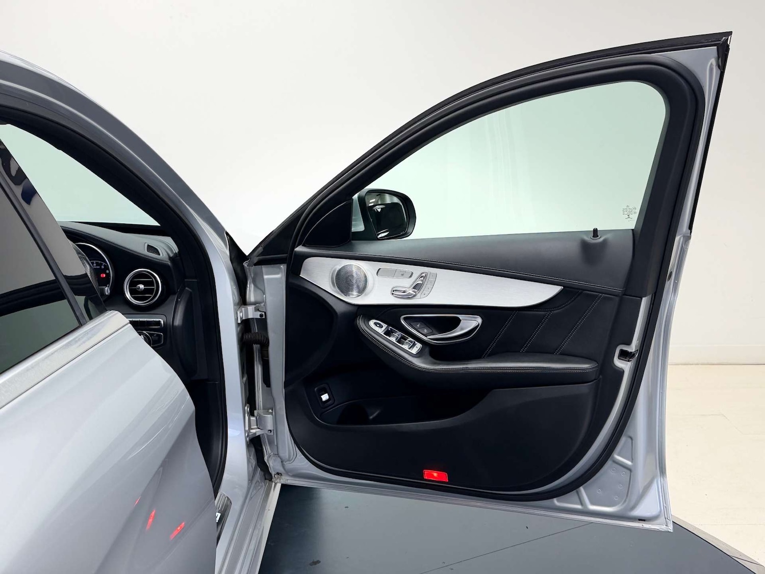 Used Mercedes-Benz C Class 2016 for sale - 76471350: Photo 34