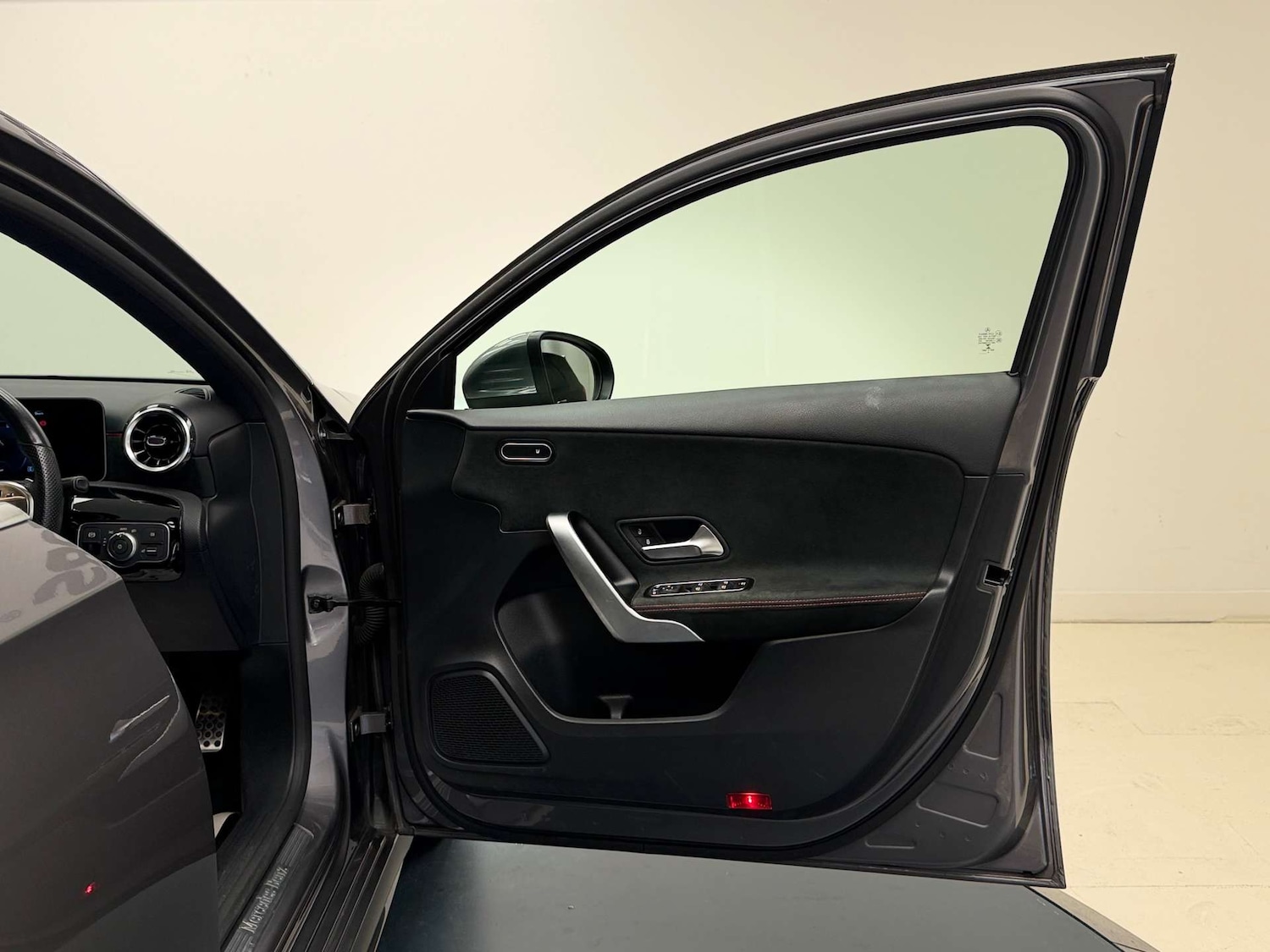 Used Mercedes-Benz A-Class 2018 for sale - 76438955: Photo 28