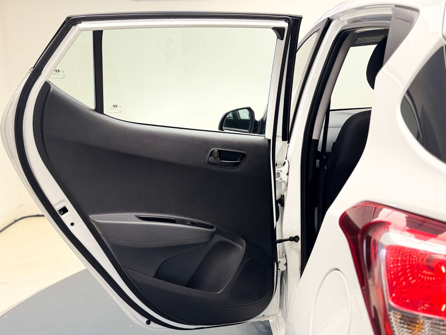 Used Hyundai i10 2018 for sale - 77937305: Photo 25