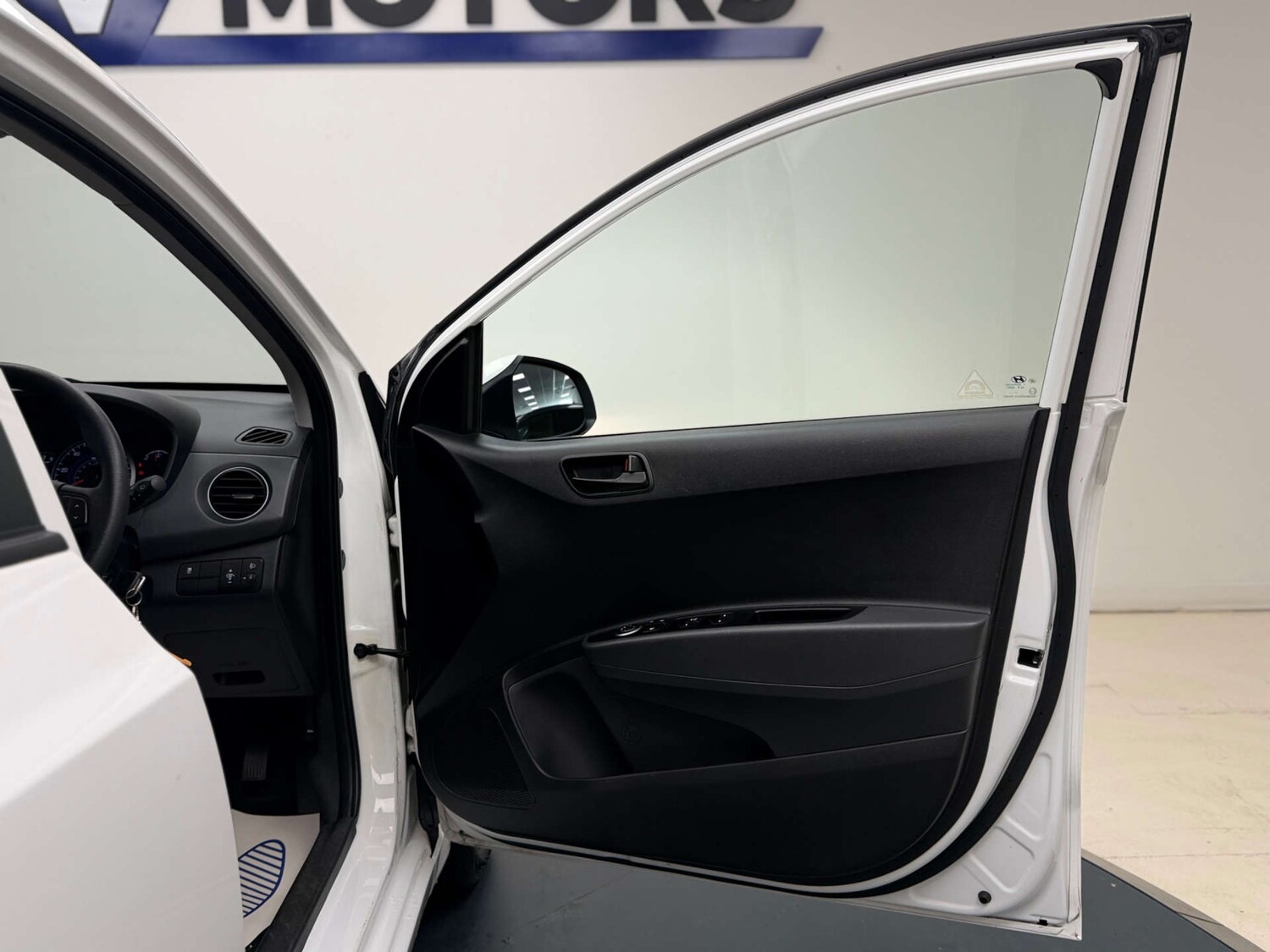 Used Hyundai i10 2018 for sale - 77937305: Photo 28