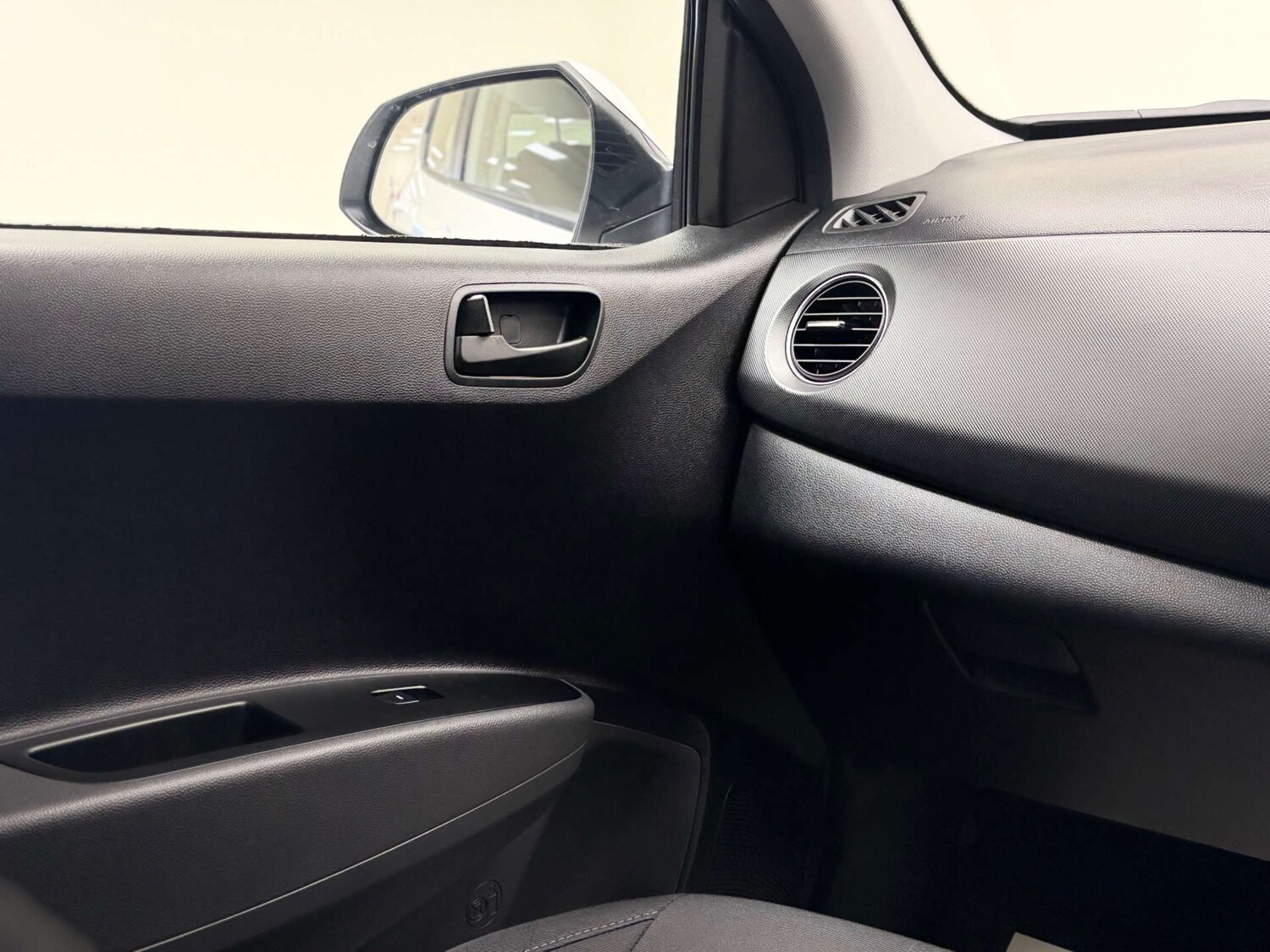 Used Hyundai i10 2018 for sale - 77937305: Photo 29