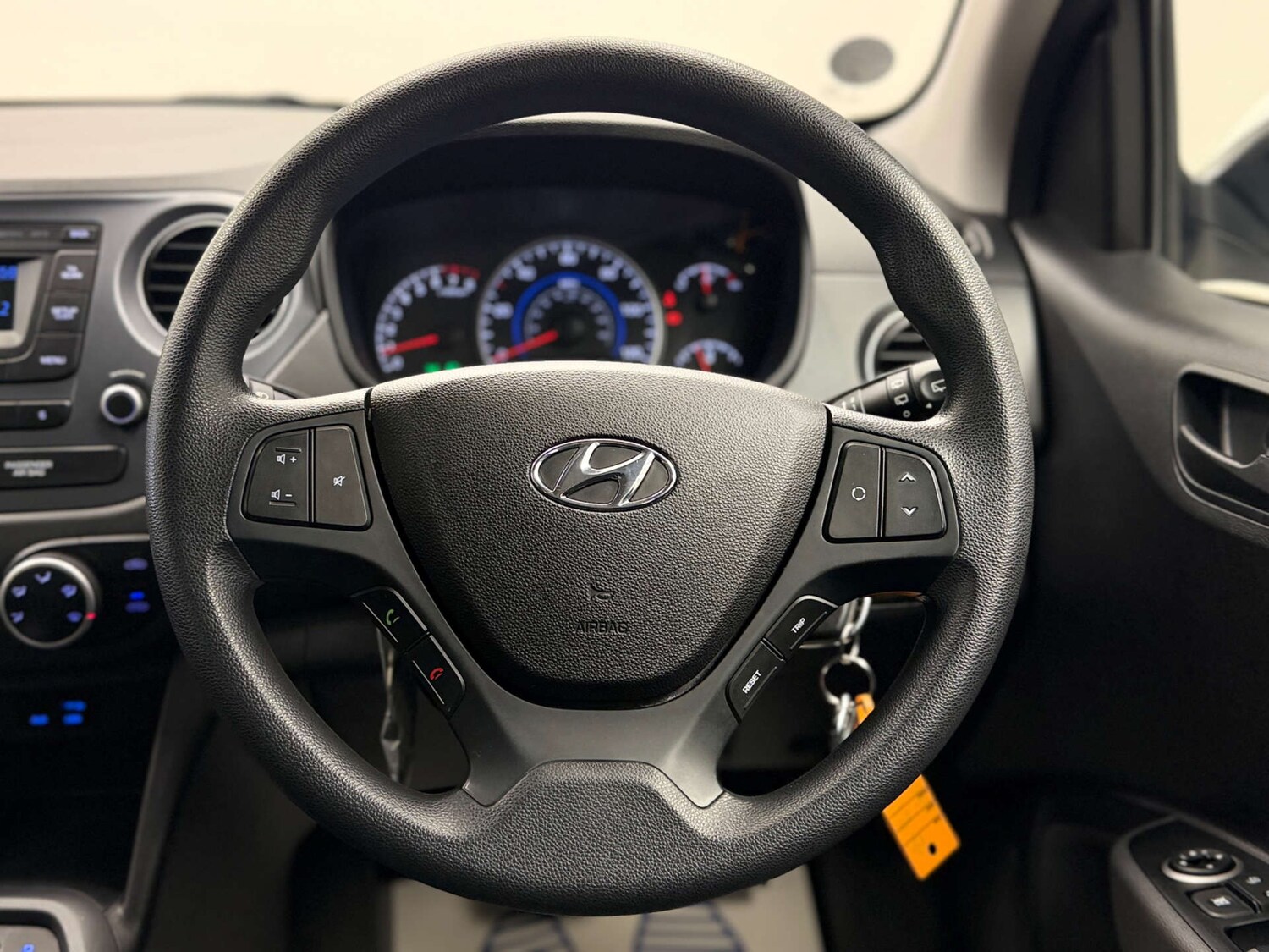 Used Hyundai i10 2018 for sale - 77937305: Photo 37
