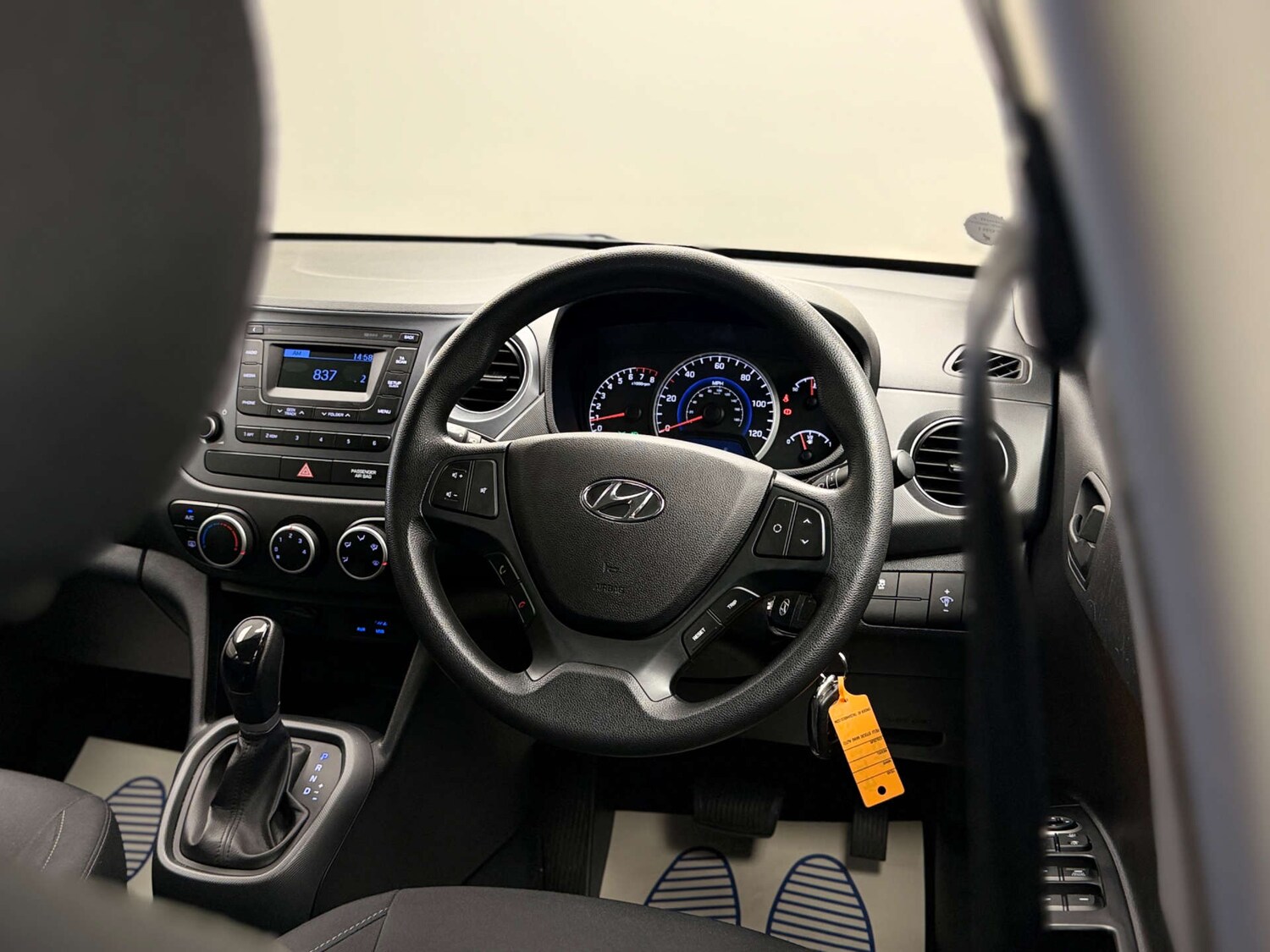 Used Hyundai i10 2018 for sale - 77937305: Photo 39