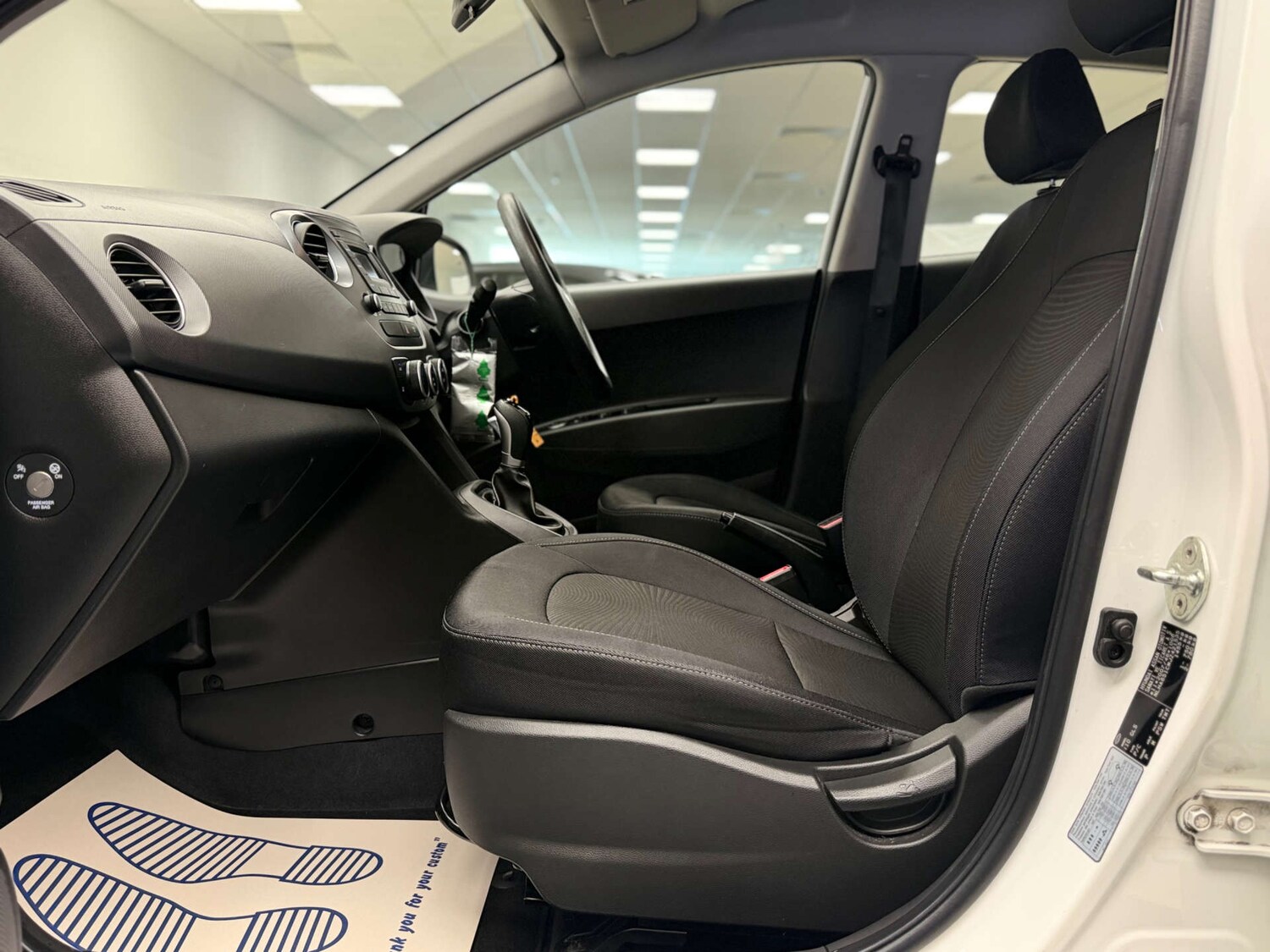 Used Hyundai i10 2018 for sale - 77937305: Photo 40