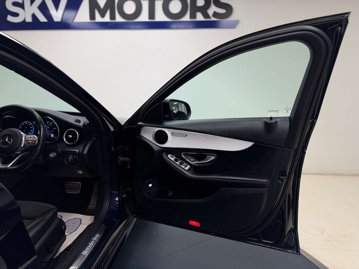 Used Mercedes-Benz C Class 2019 for sale - 76741537: Photo 33