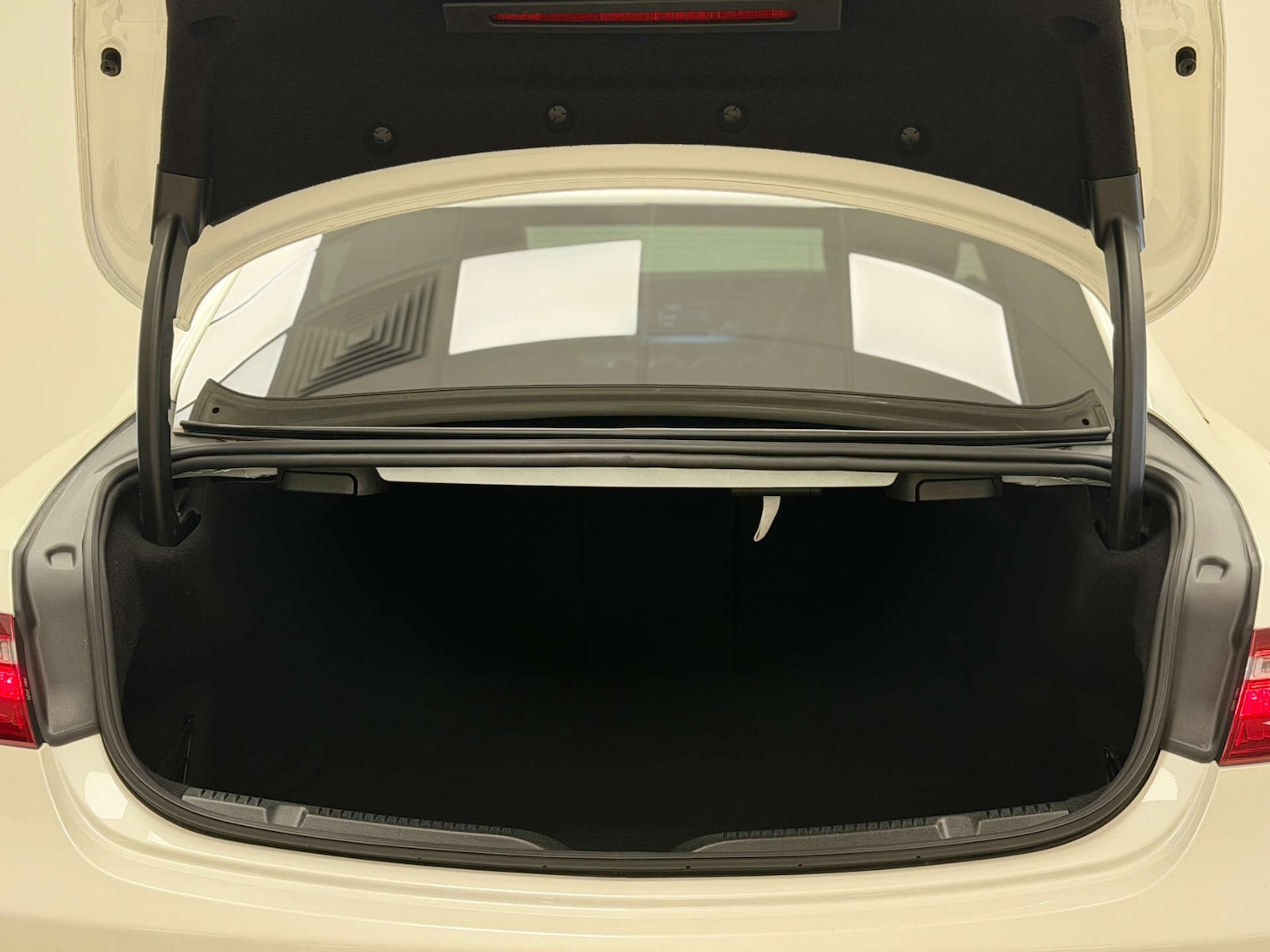 Used Mercedes-Benz E Class 2017 for sale - 77953402: Photo 31