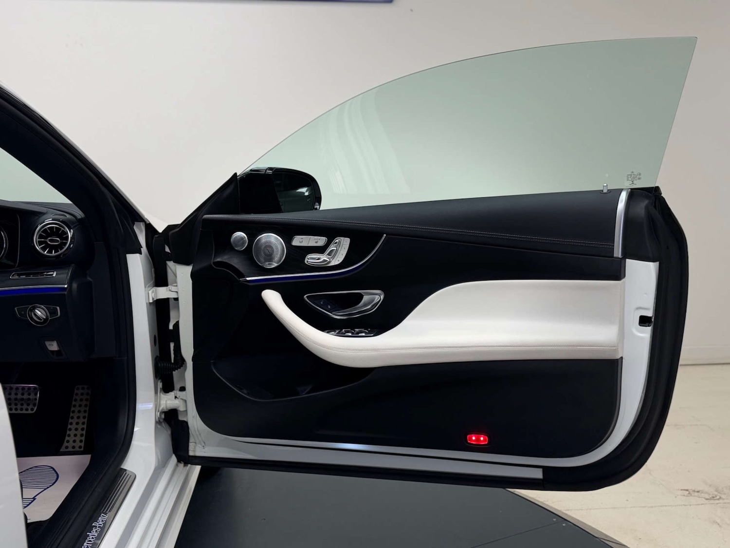 Used Mercedes-Benz E Class 2017 for sale - 77953402: Photo 40