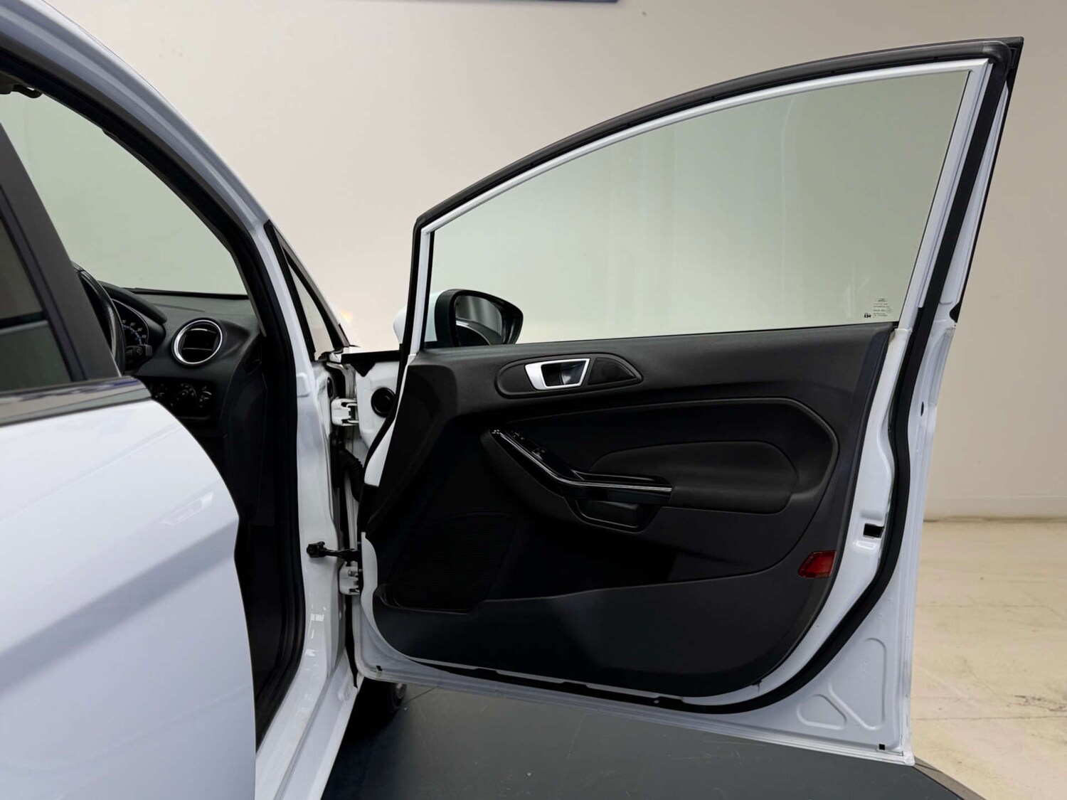 Used Ford Fiesta 2015 for sale - 77681254: Photo 27