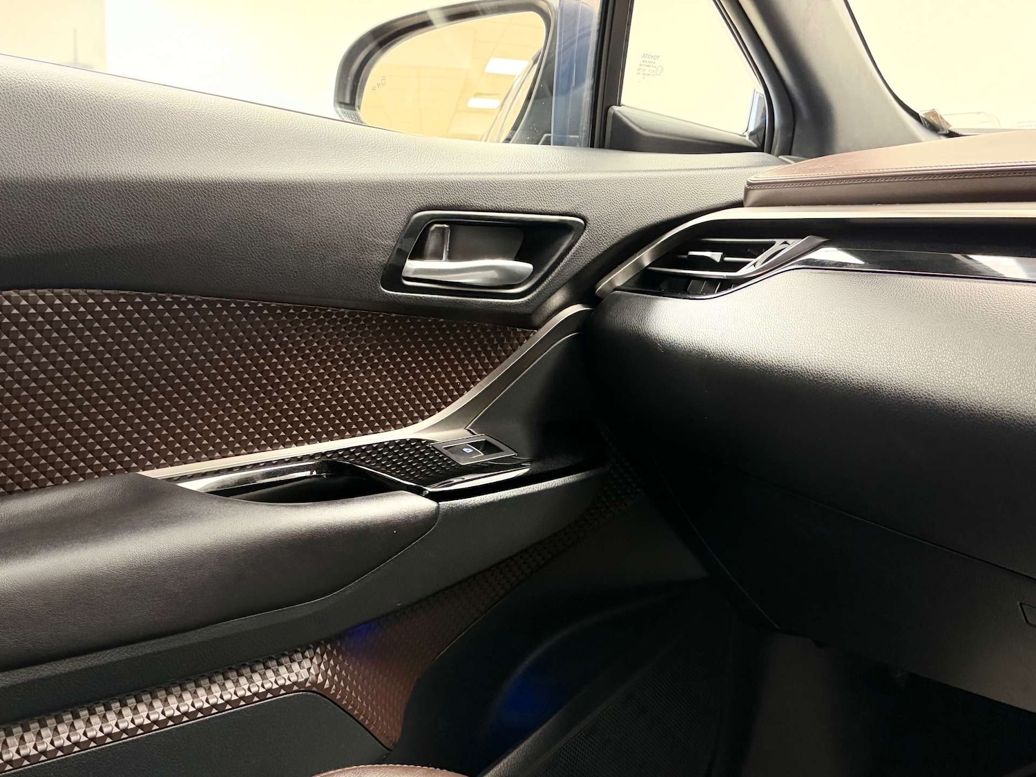 Used Toyota C-HR 2017 for sale - 76539487: Photo 11