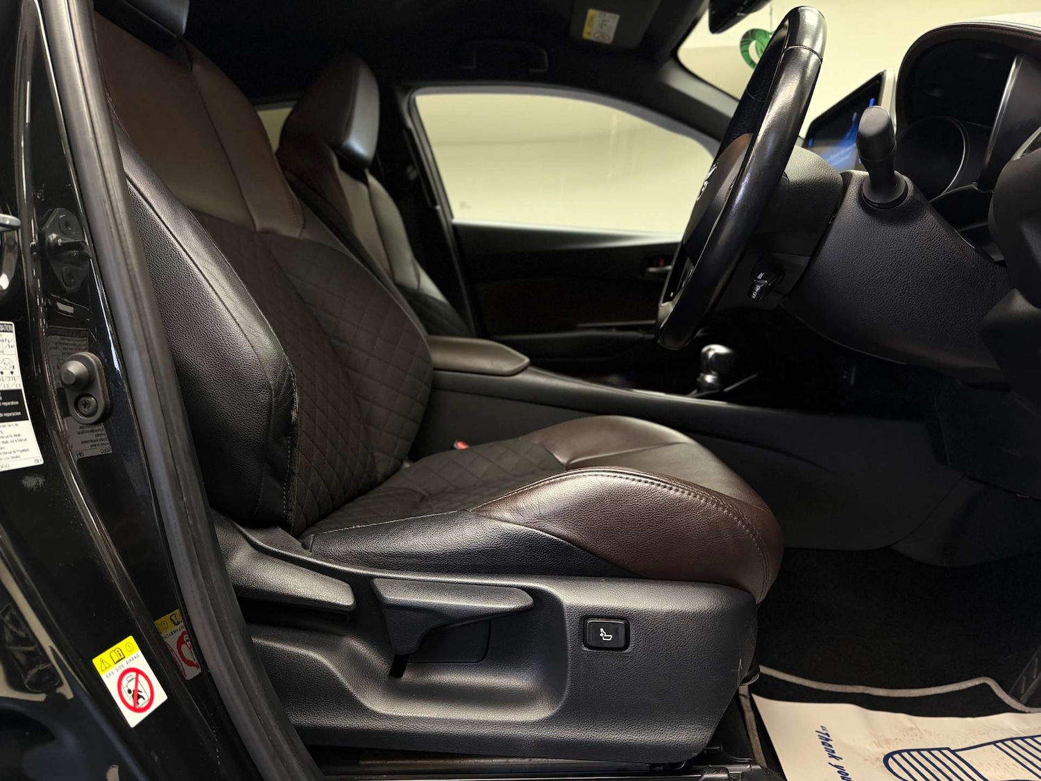 Used Toyota C-HR 2017 for sale - 76539487: Photo 18