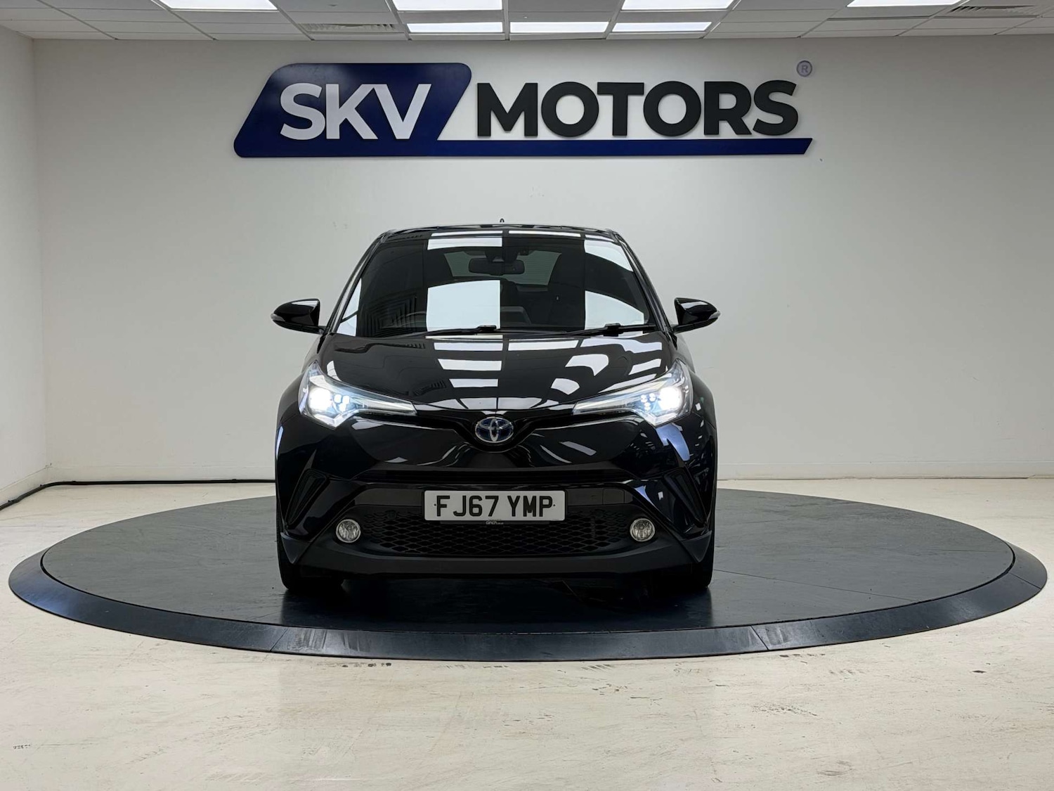Used Toyota C-HR 2017 for sale - 76539487: Photo 2