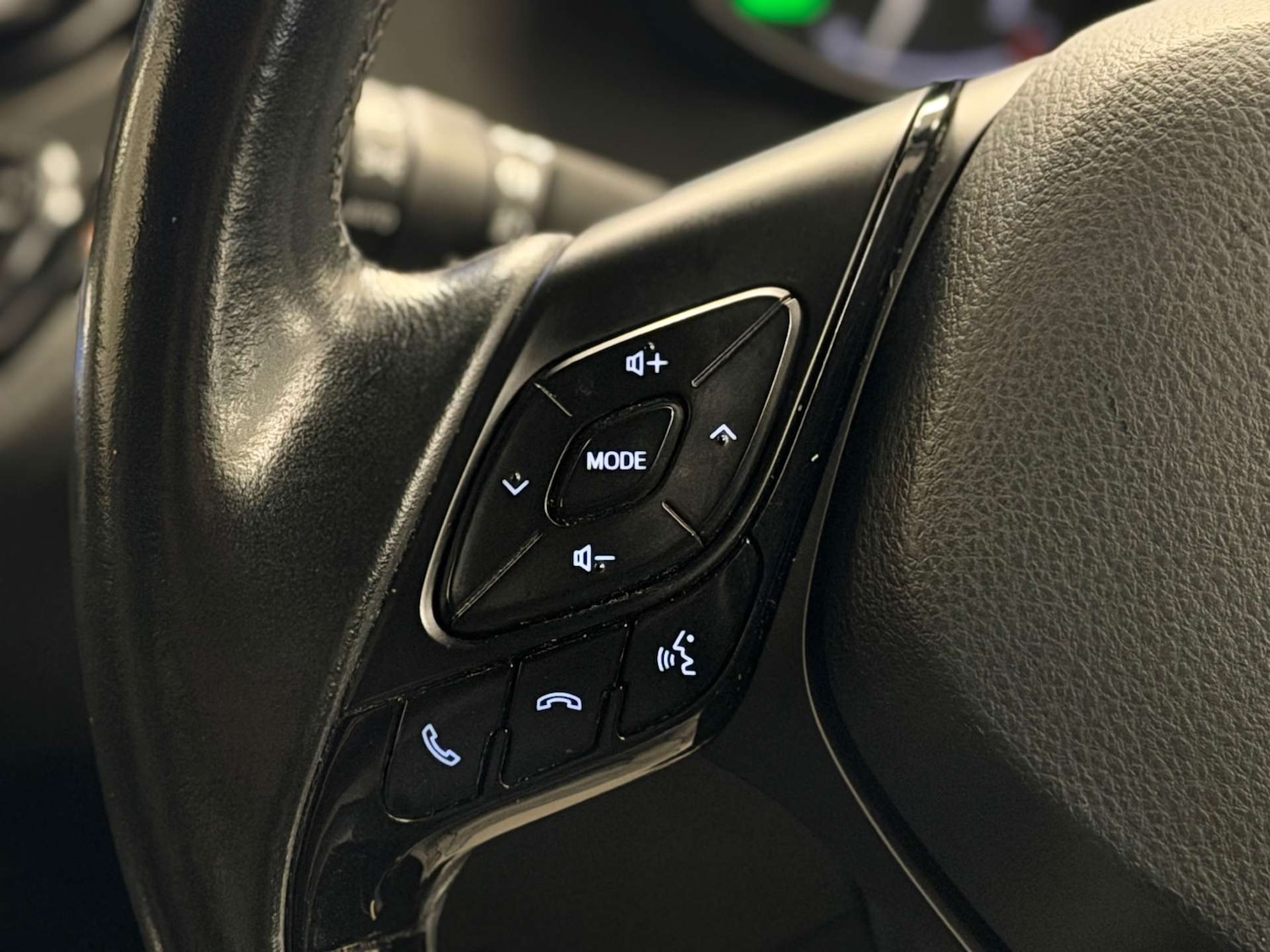 Used Toyota C-HR 2017 for sale - 76539487: Photo 24