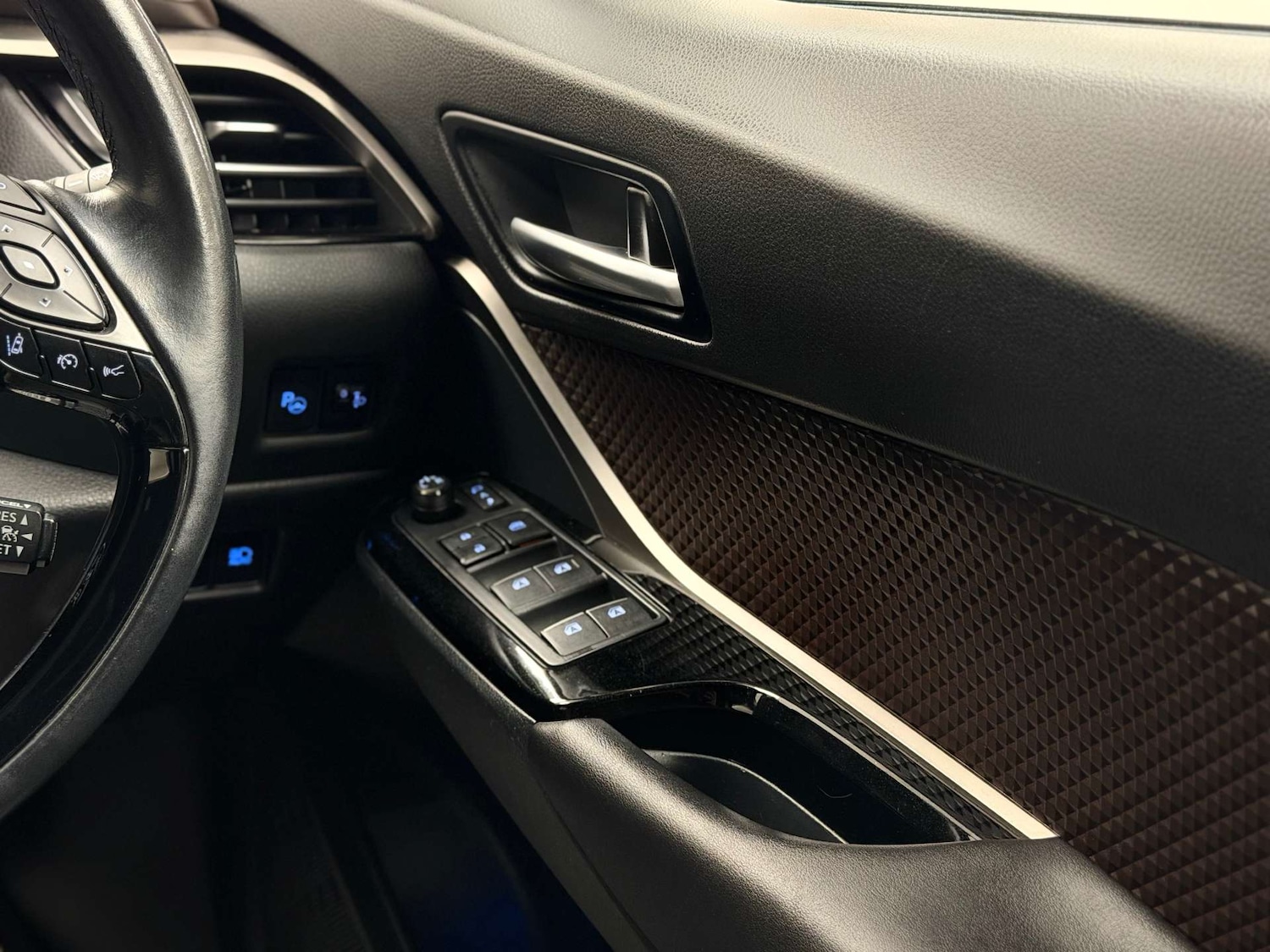 Used Toyota C-HR 2017 for sale - 76539487: Photo 26