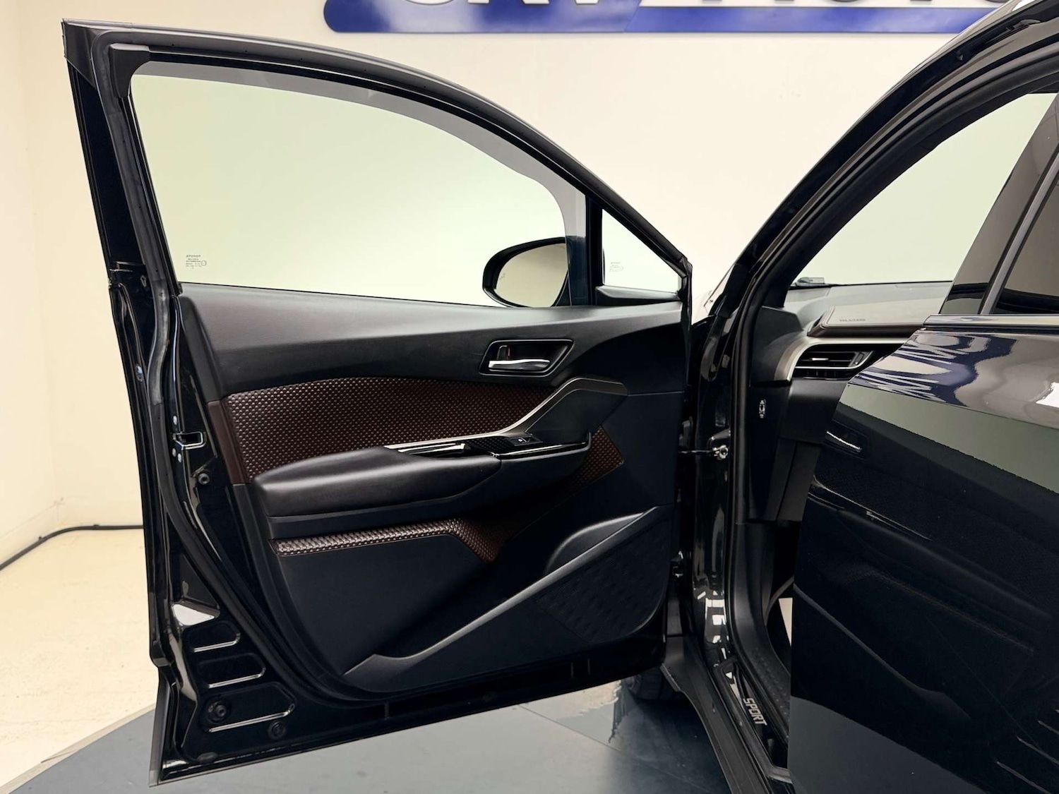 Used Toyota C-HR 2017 for sale - 76539487: Photo 27