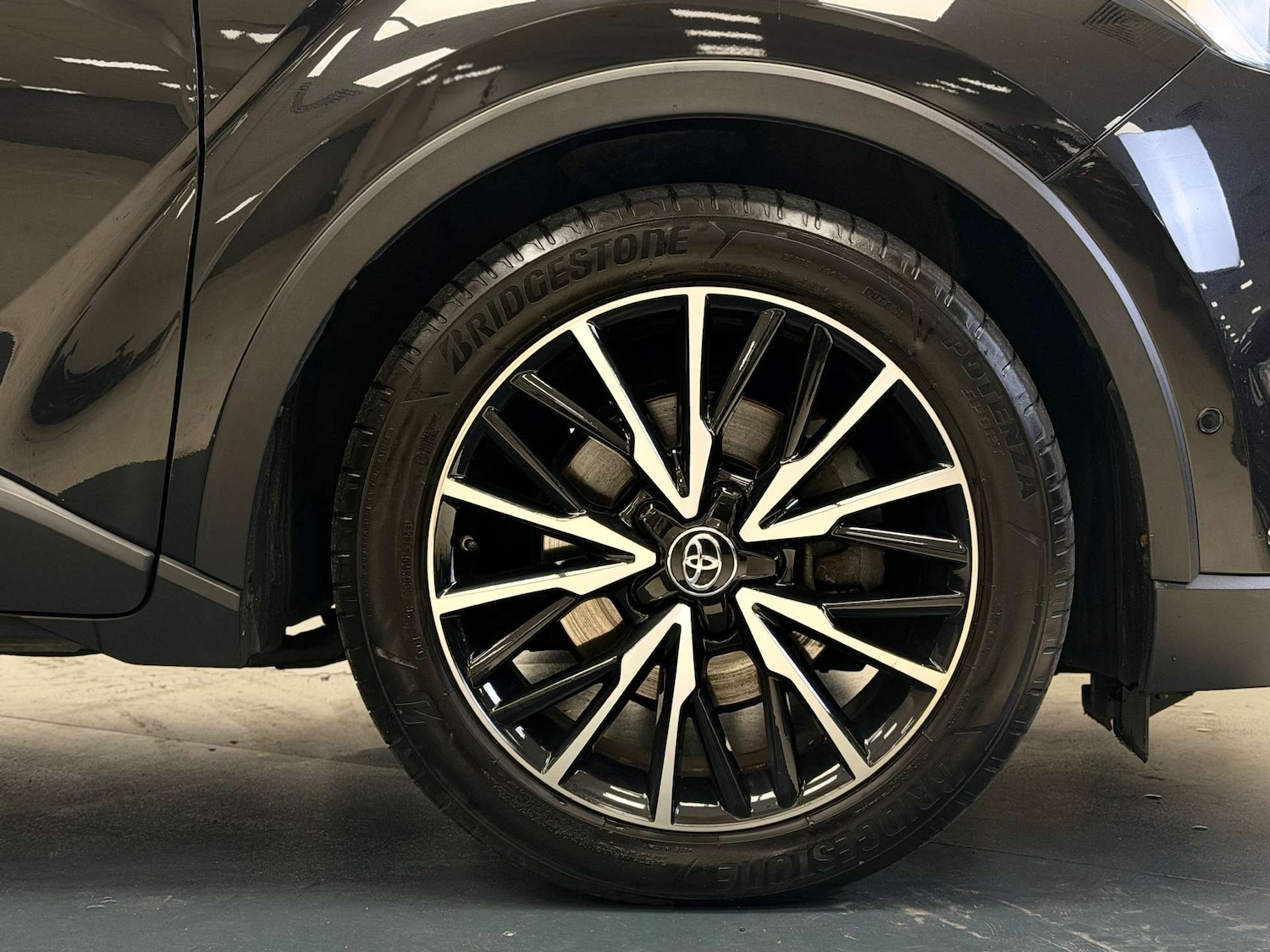 Used Toyota C-HR 2017 for sale - 76539487: Photo 32