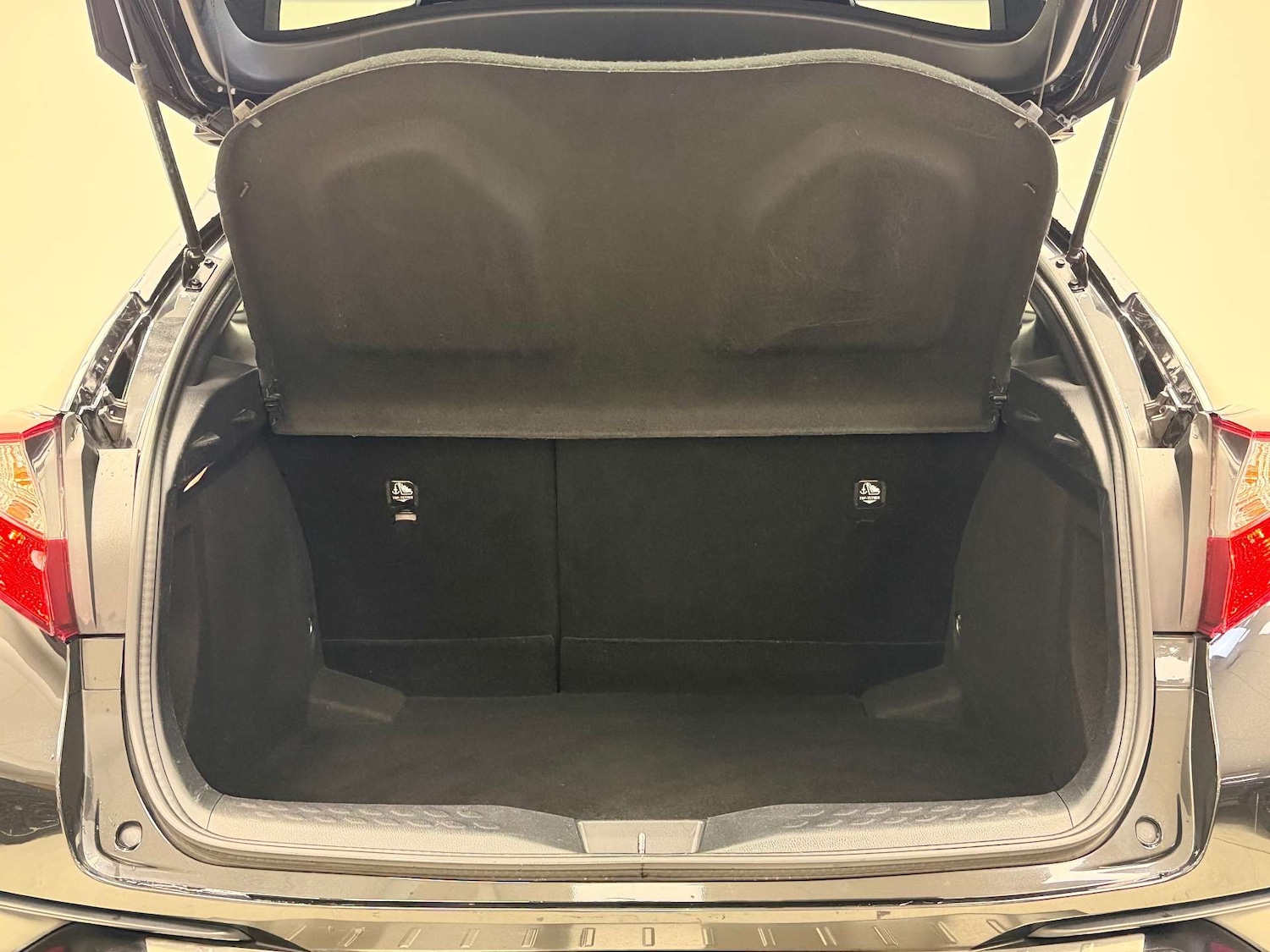 Used Toyota C-HR 2017 for sale - 76539487: Photo 39