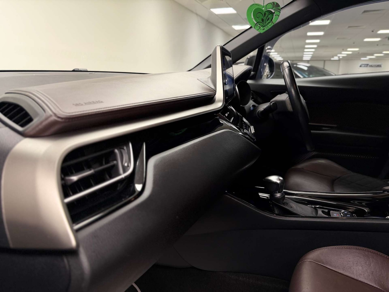 Used Toyota C-HR 2017 for sale - 76539487: Photo 9