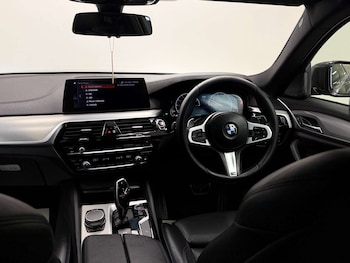 Used BMW 5 Series 2018 for sale - 77053571: Photo