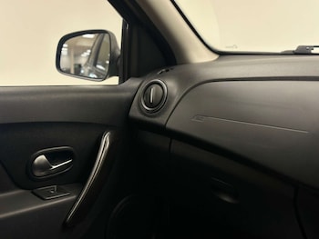 Used Dacia Sandero 2018 for sale - 79253526: Photo