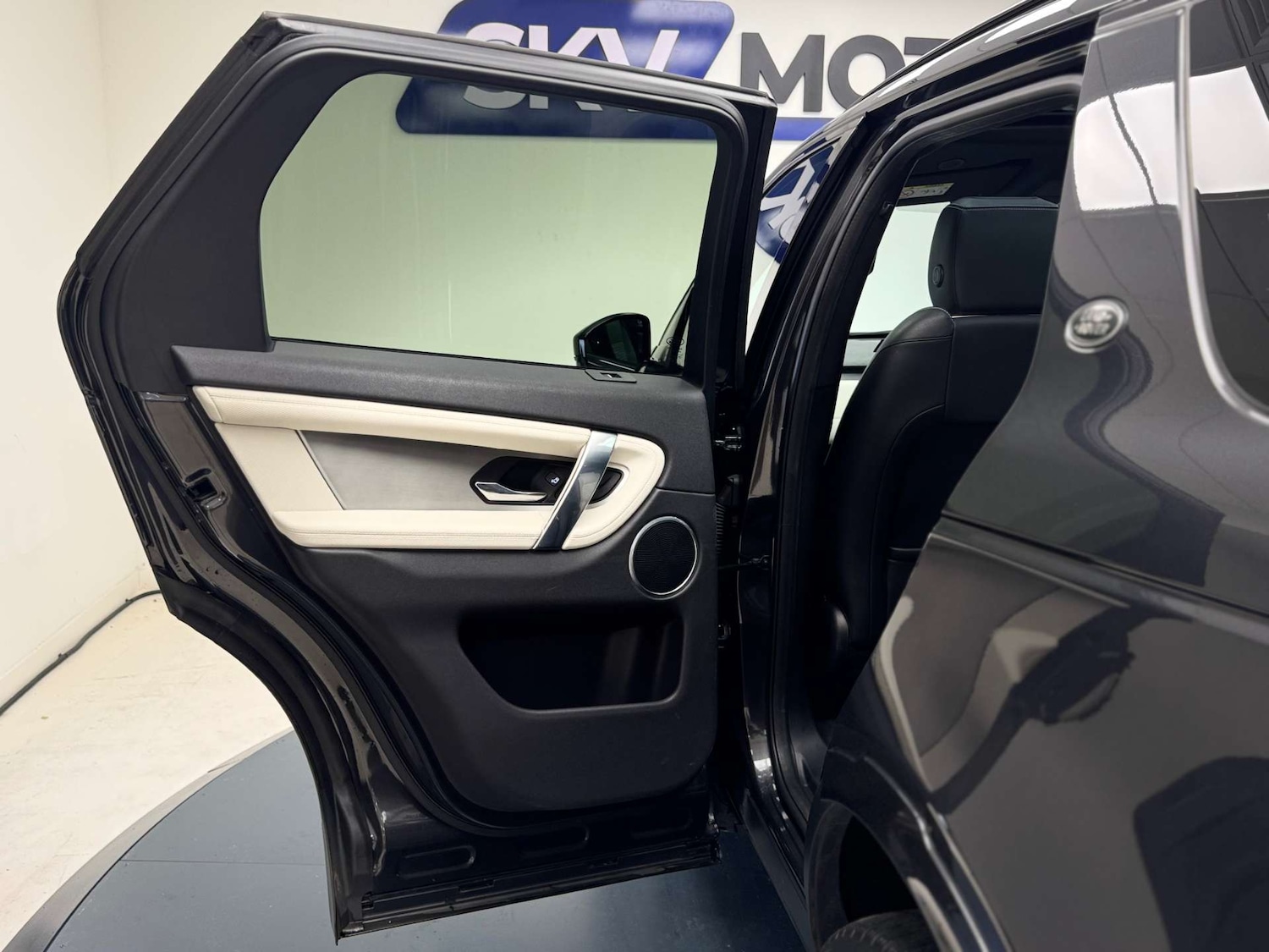 Used Land Rover Discovery Sport 2021 for sale - 76114462: Photo 28