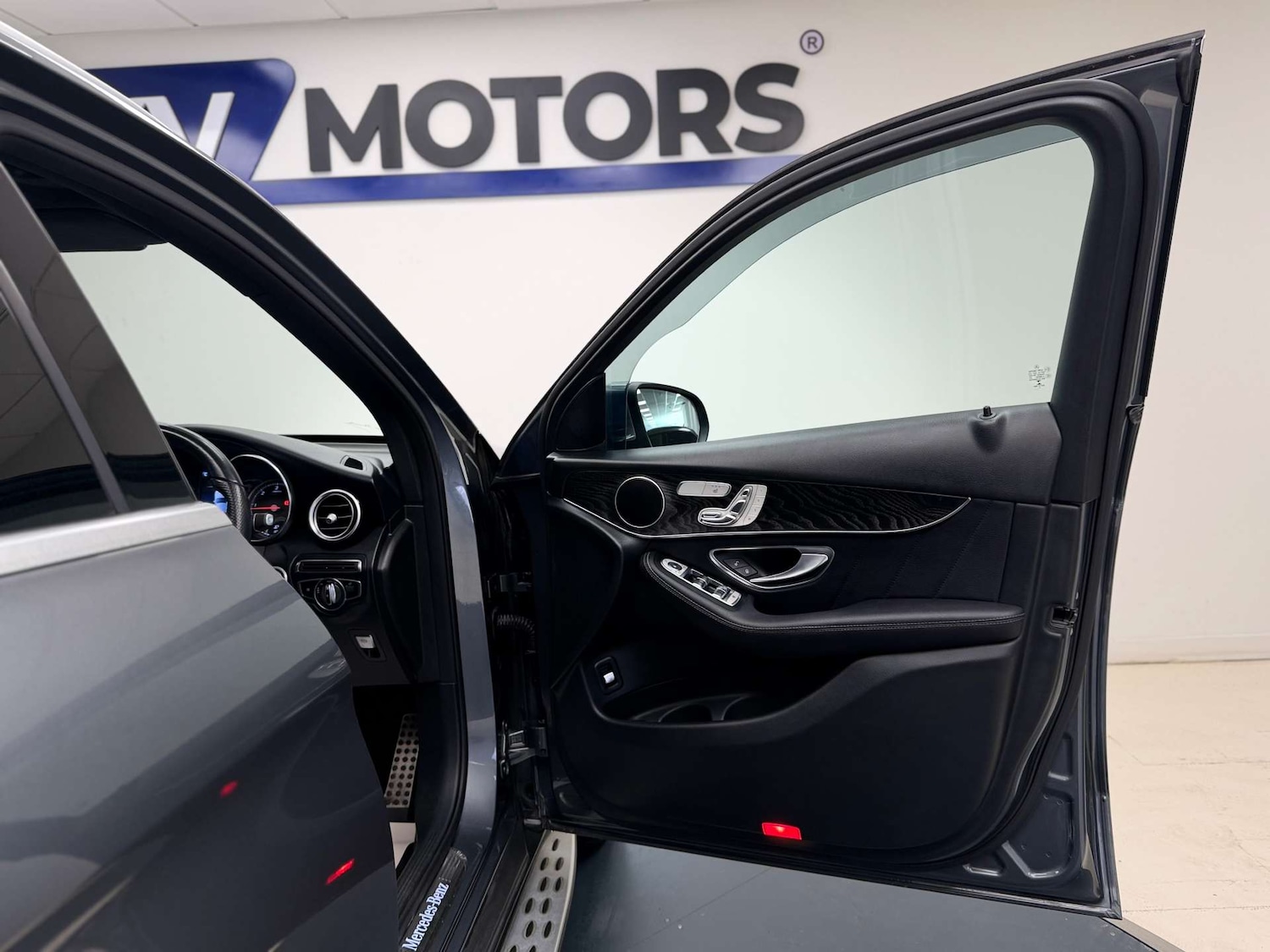 Used Mercedes-Benz GLC 2018 for sale - 77934096: Photo 30