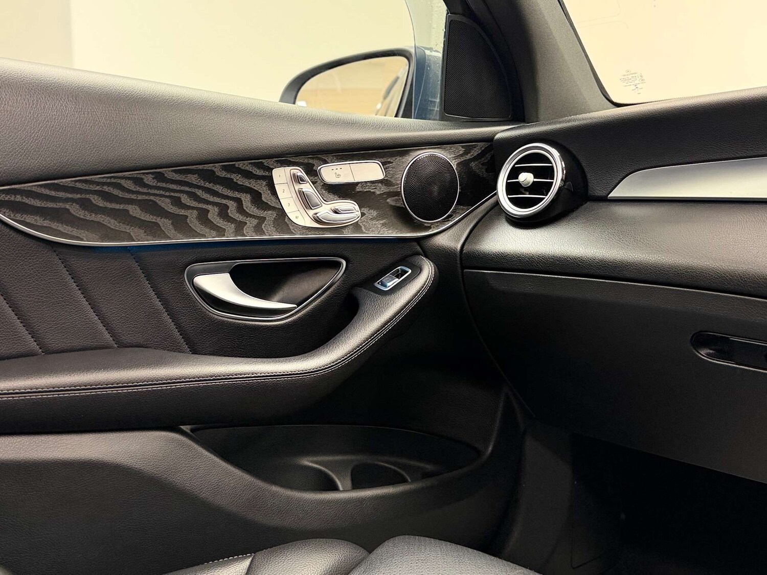 Used Mercedes-Benz GLC 2018 for sale - 77934096: Photo 49