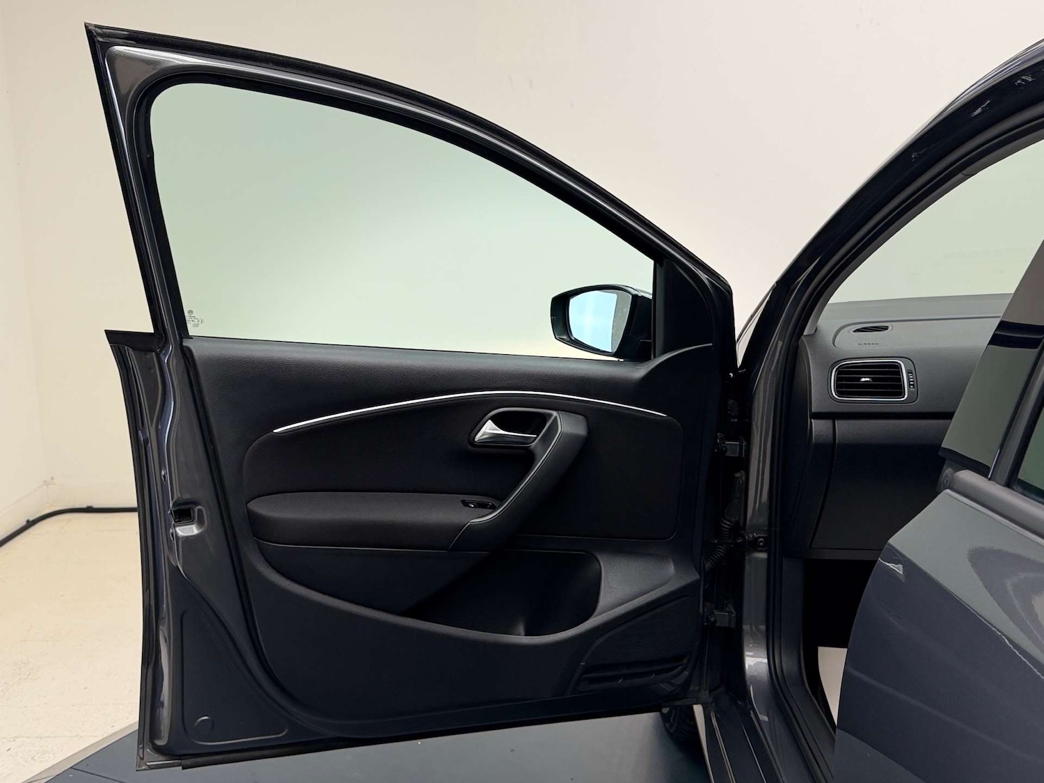 Used Volkswagen Polo 2017 for sale - 76571370: Photo 32