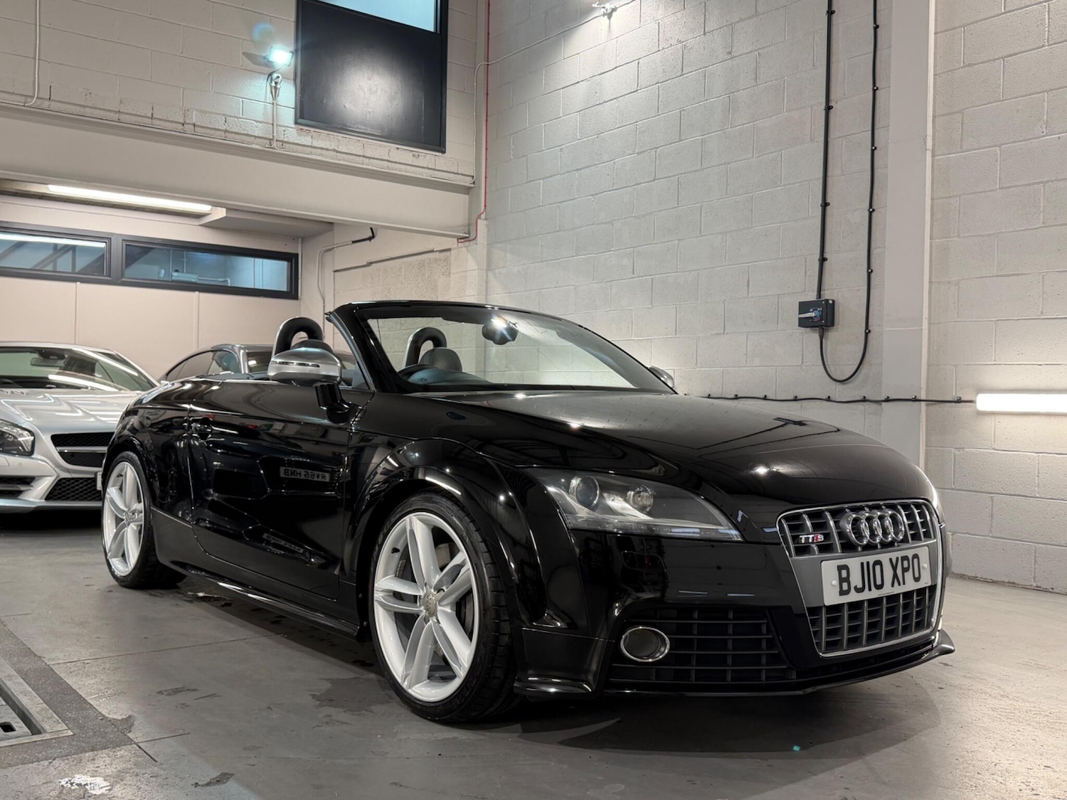 Used Audi TT 2010 for sale - 77768937: Photo 2
